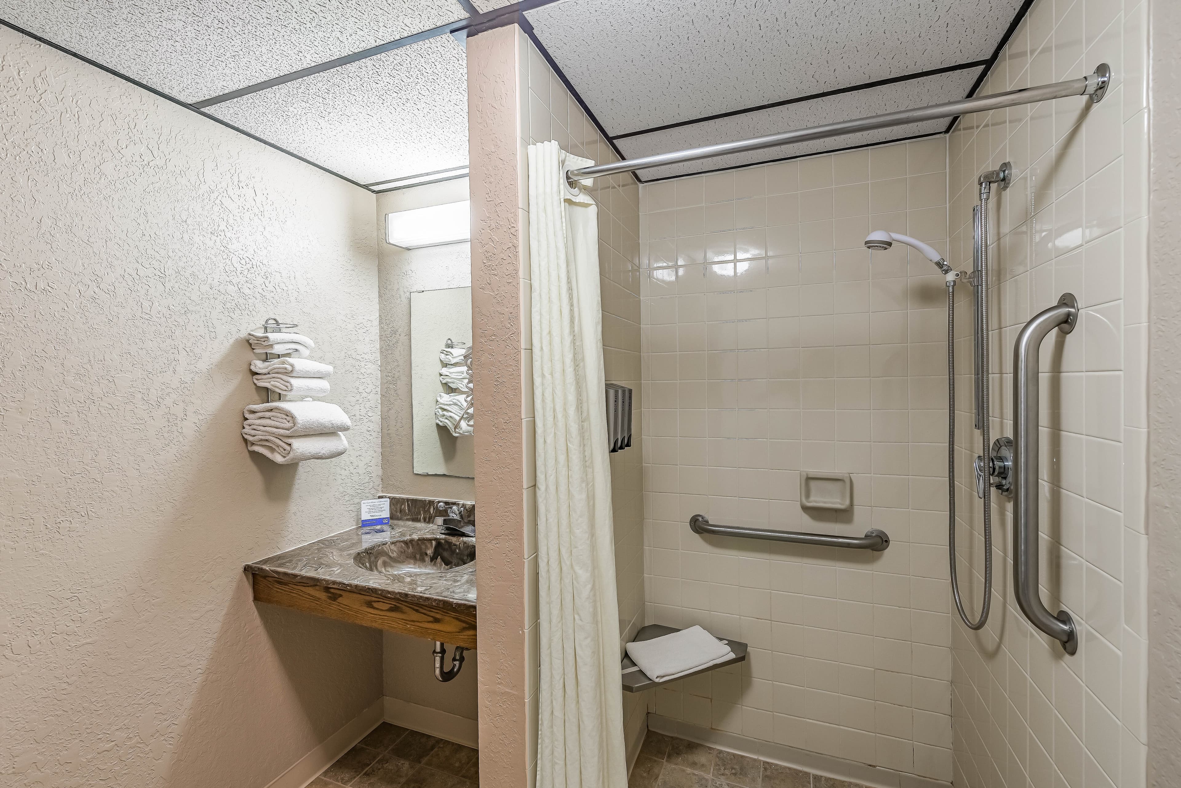 Rodeway Inn Saint Joseph - Image 3