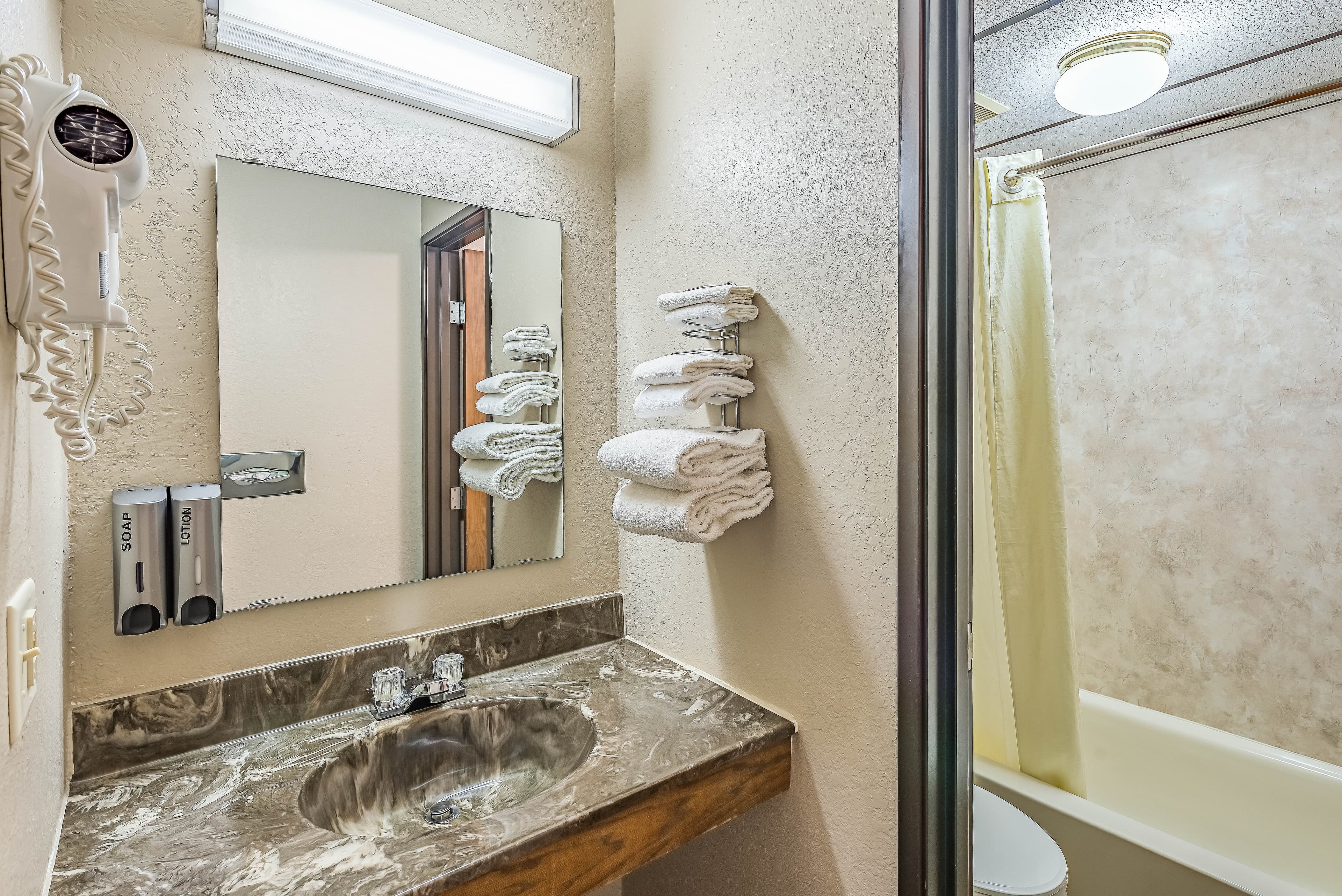 Rodeway Inn Saint Joseph — 6
