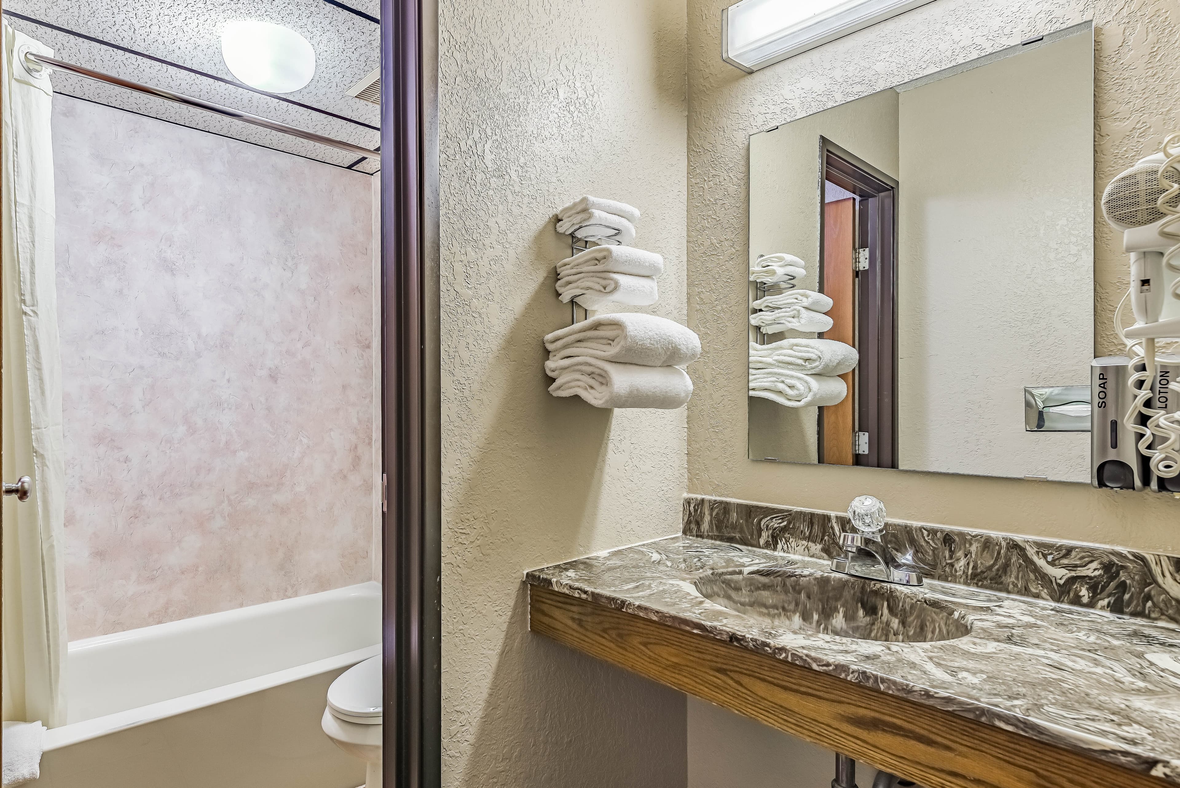 Rodeway Inn Saint Joseph — 8