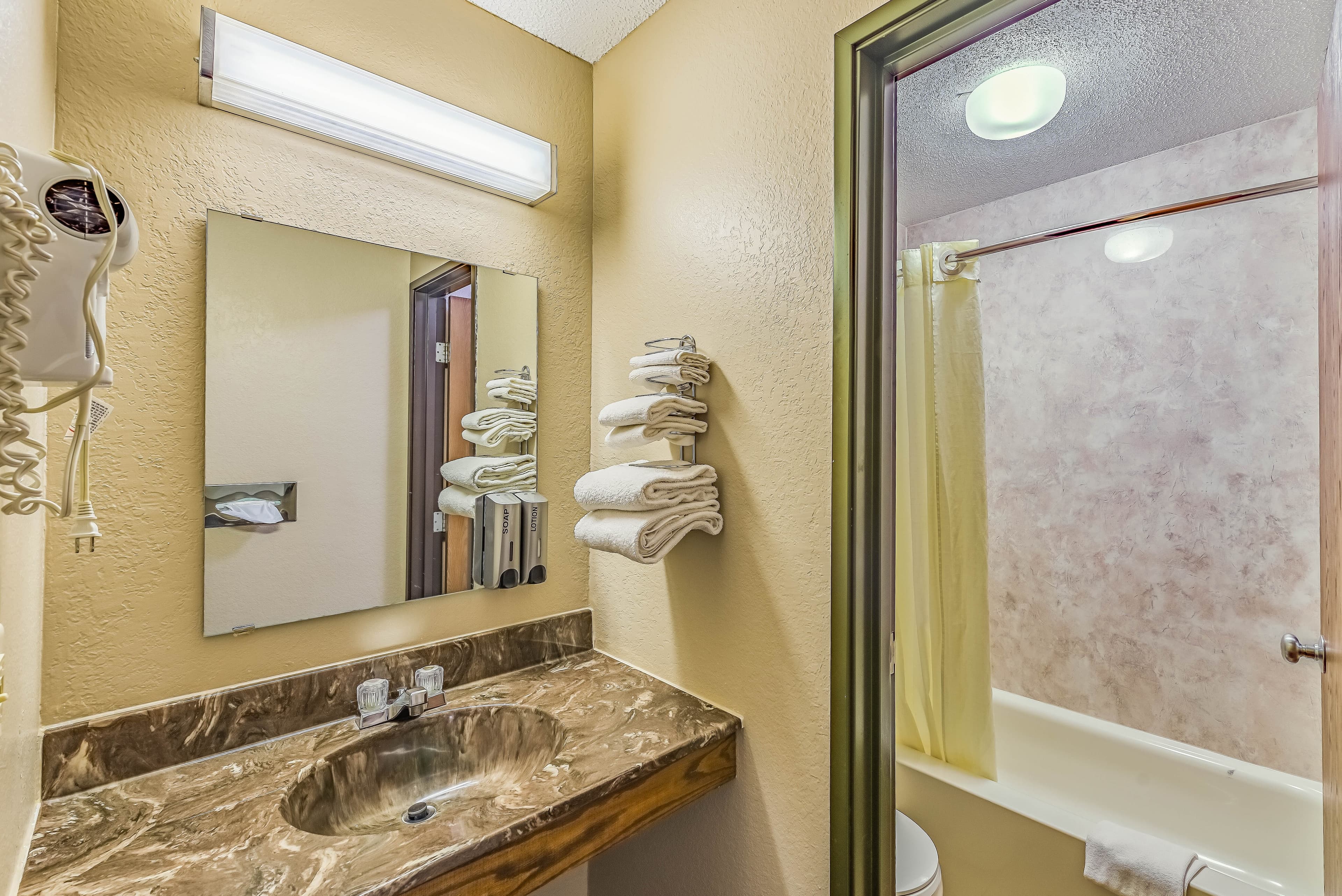 Rodeway Inn Saint Joseph — 13