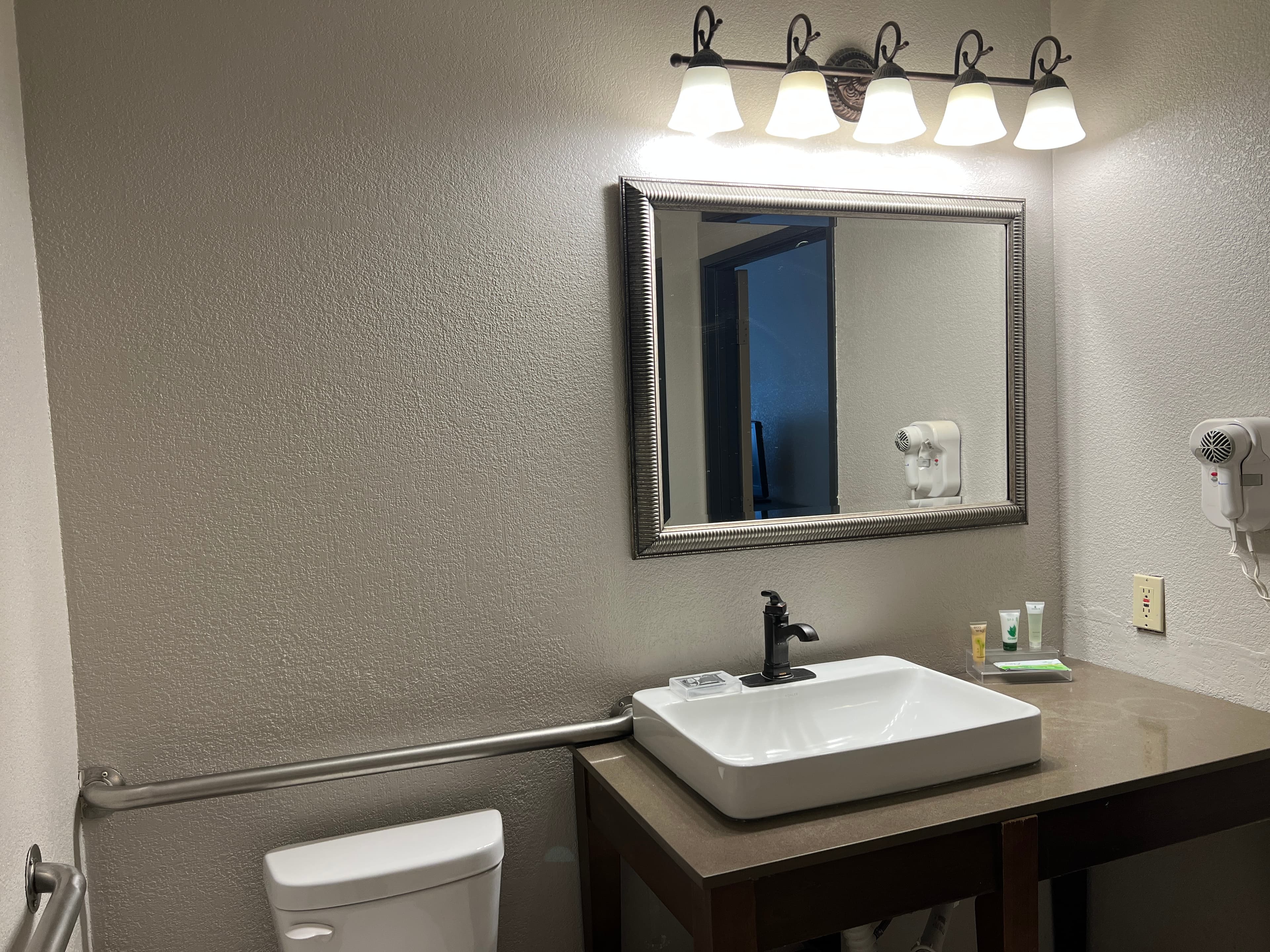 Country Inn & Suites by Radisson, Minneapolis/Shakopee — 9