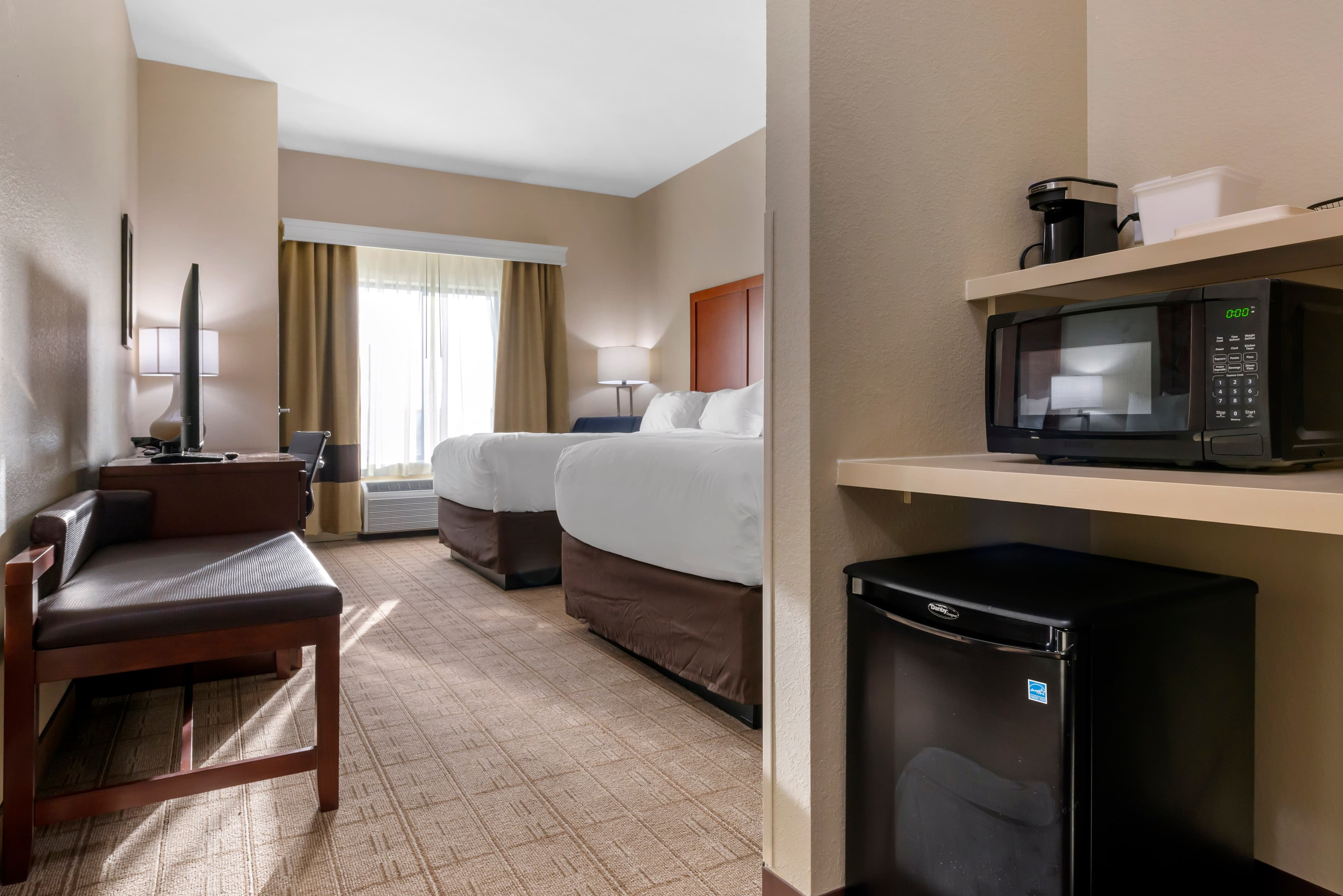 Comfort Inn & Suites North Mankato - Image 2