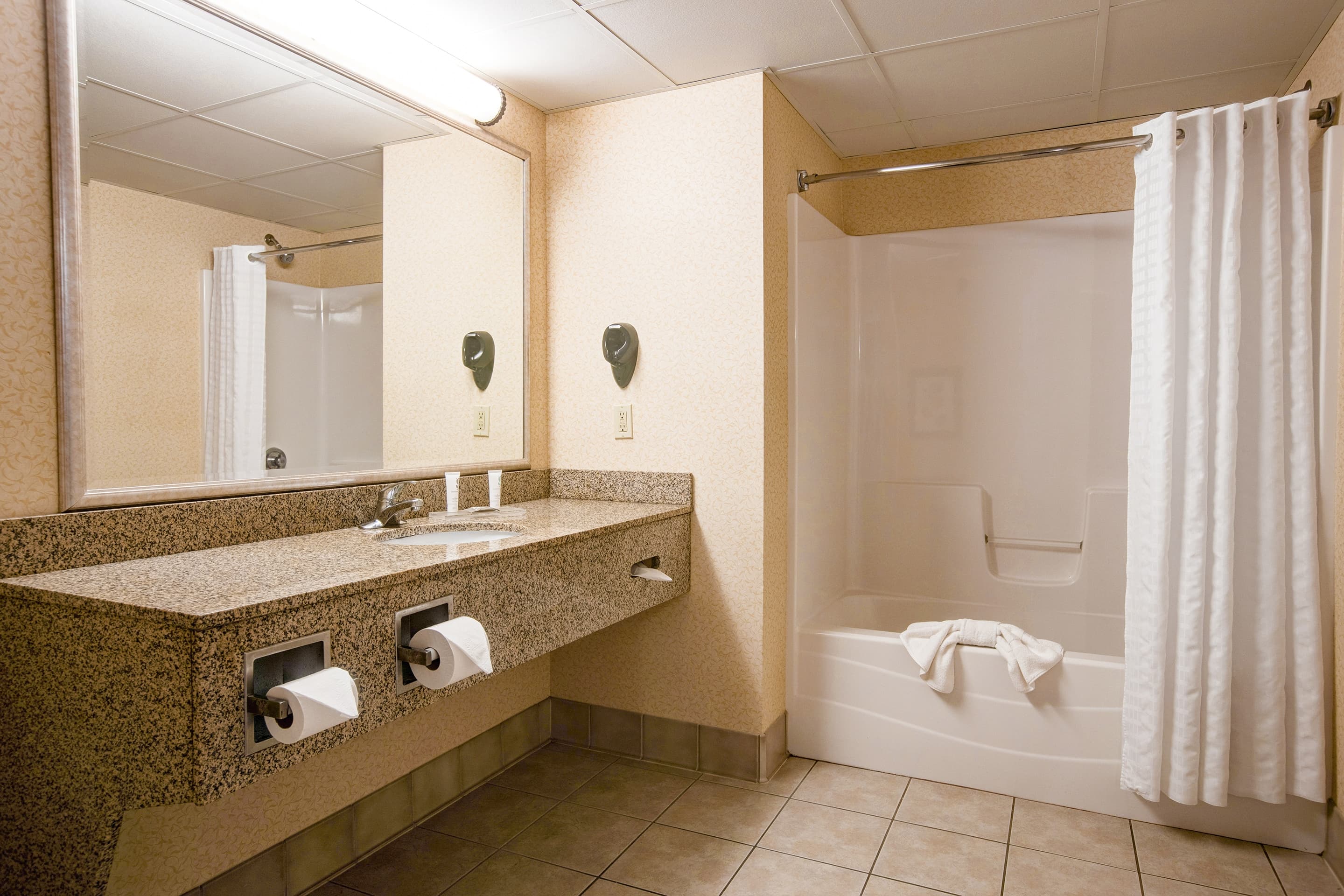 Comfort Inn & Suites St. Paul Northeast — 21
