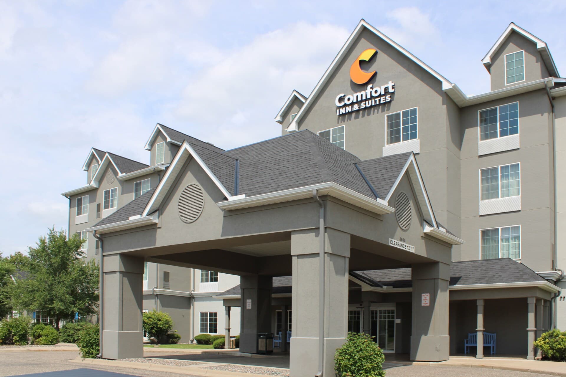 Comfort Inn & Suites St. Paul Northeast - Image 1