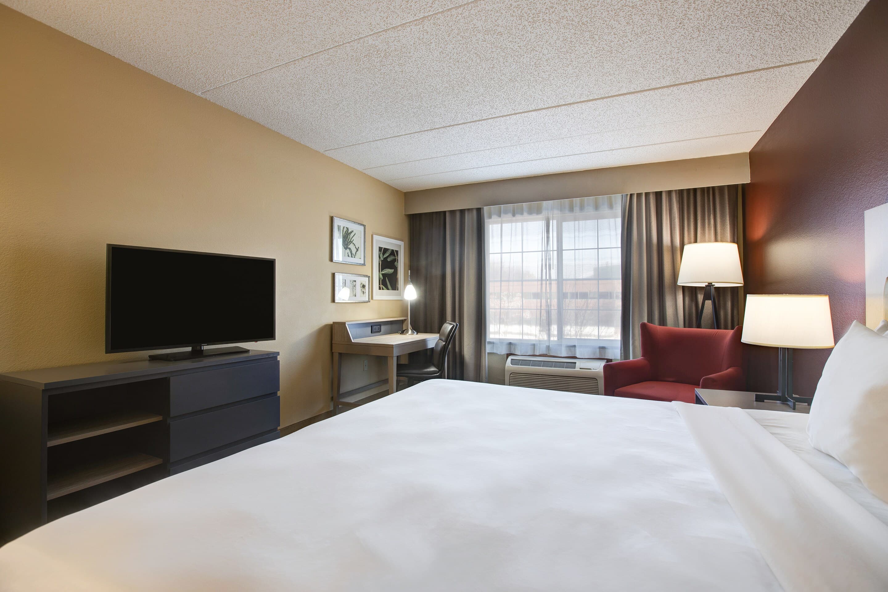 Comfort Inn & Suites St. Paul Northeast - Image 4