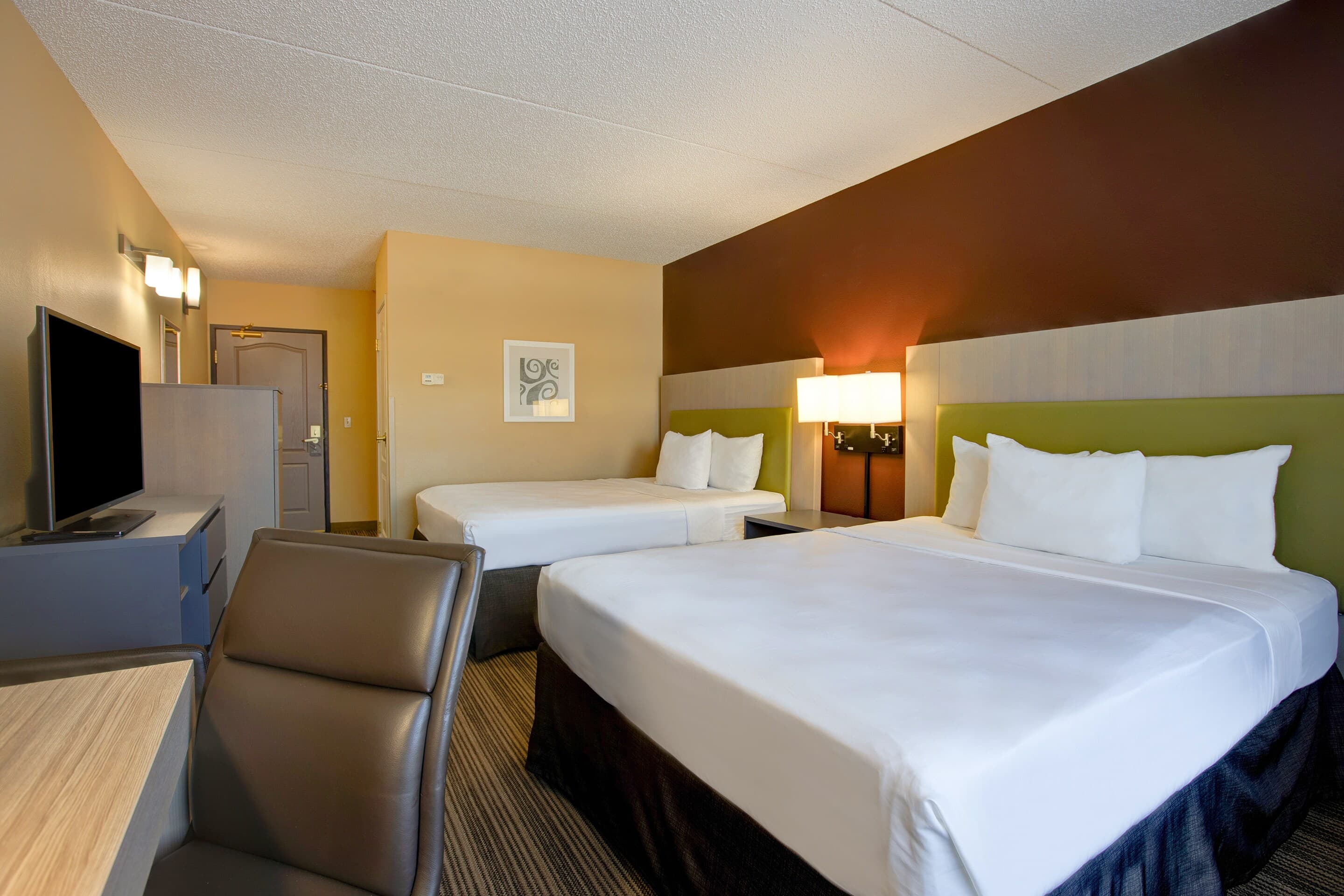 Comfort Inn & Suites St. Paul Northeast — 7