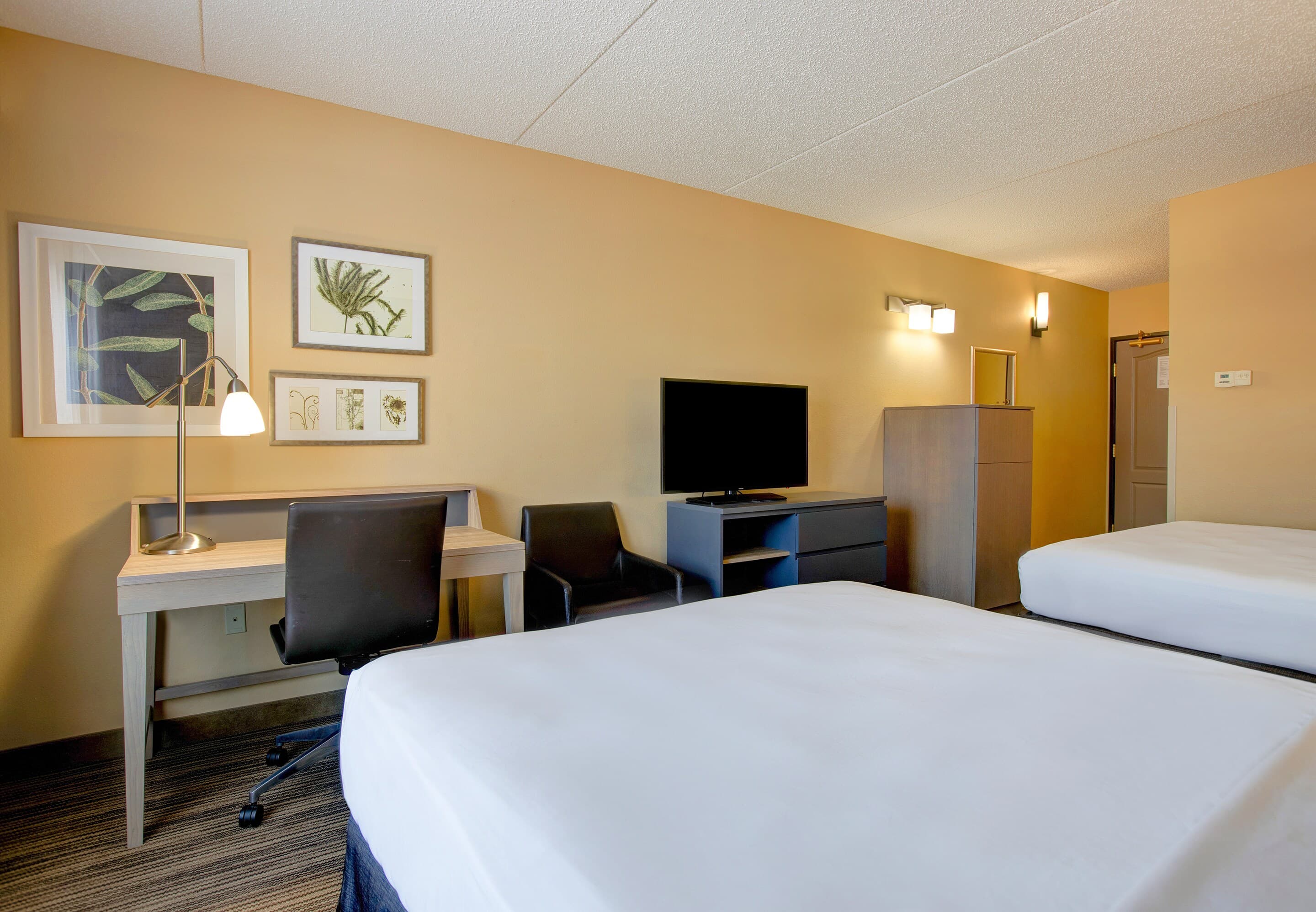 Comfort Inn & Suites St. Paul Northeast — 8