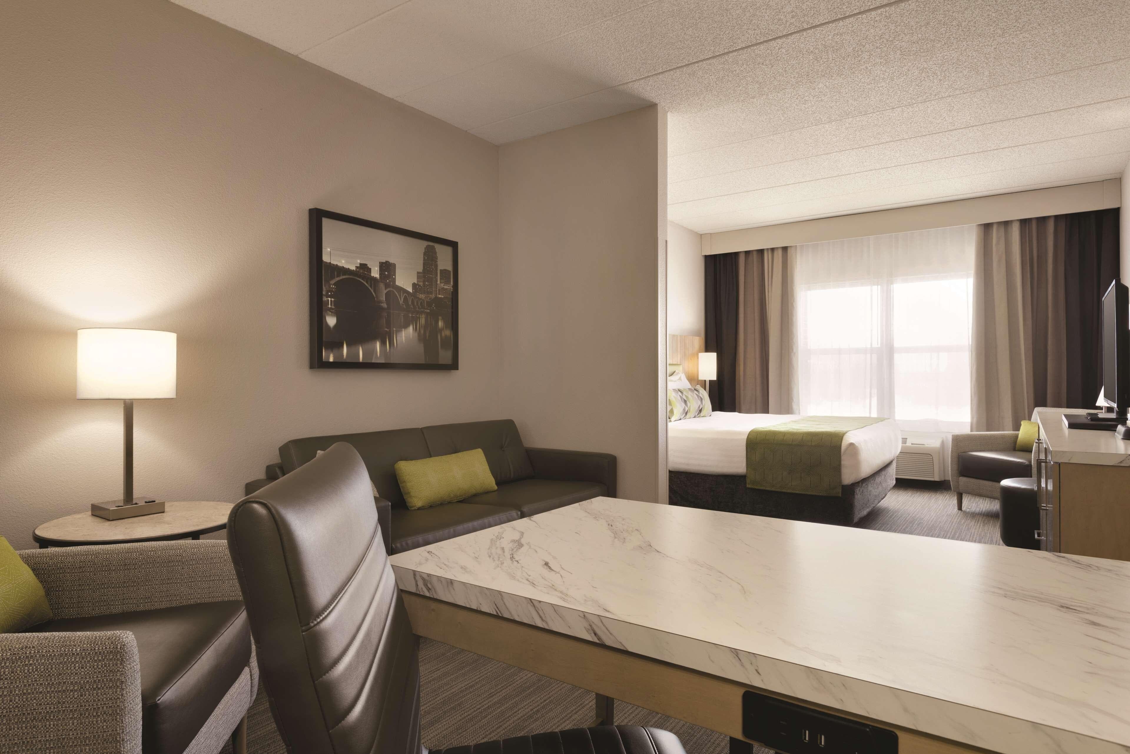 Country Inn & Suites by Radisson, Shoreview-Mounds View, MN — 10