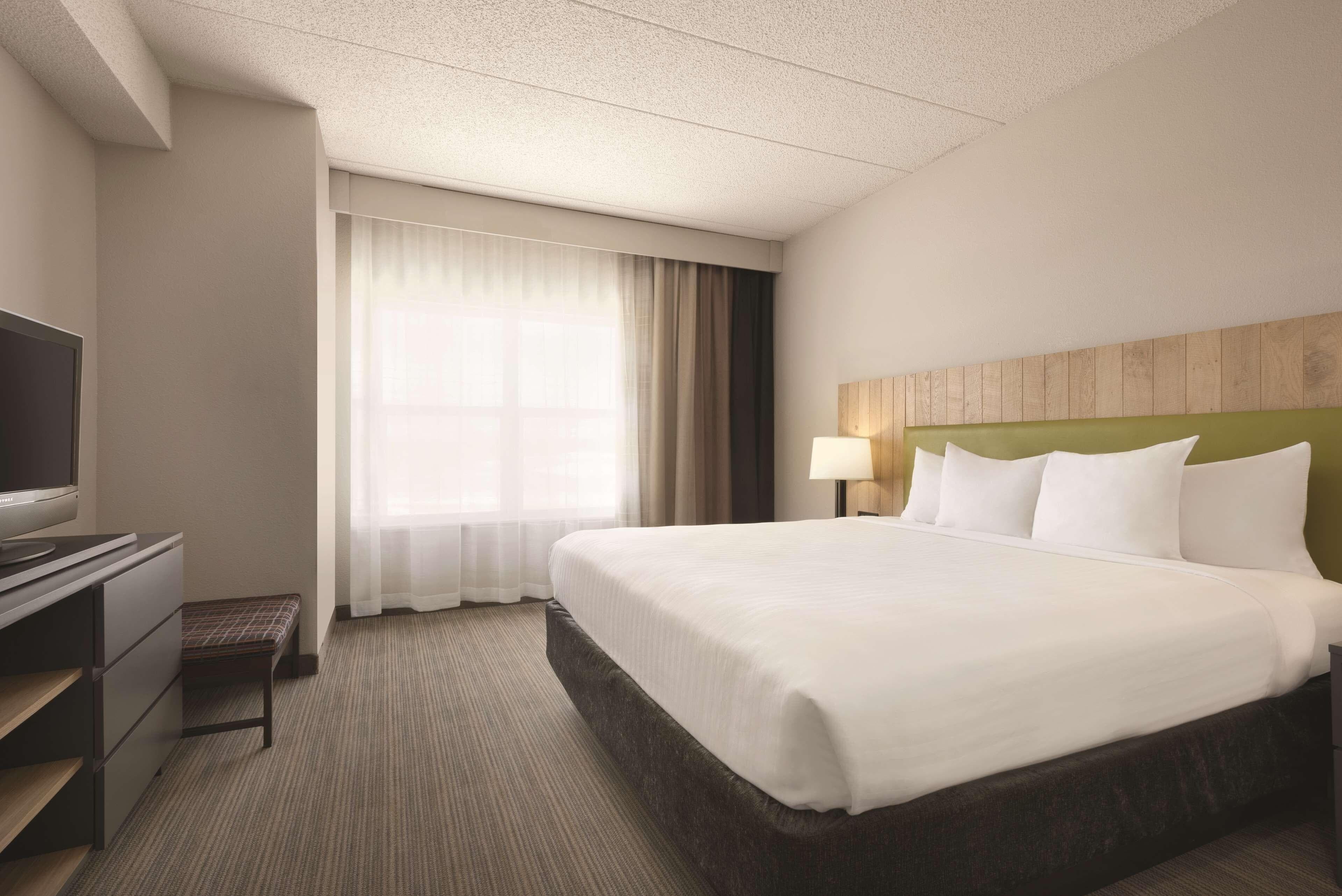 Country Inn & Suites by Radisson, Shoreview-Mounds View, MN - Image 2