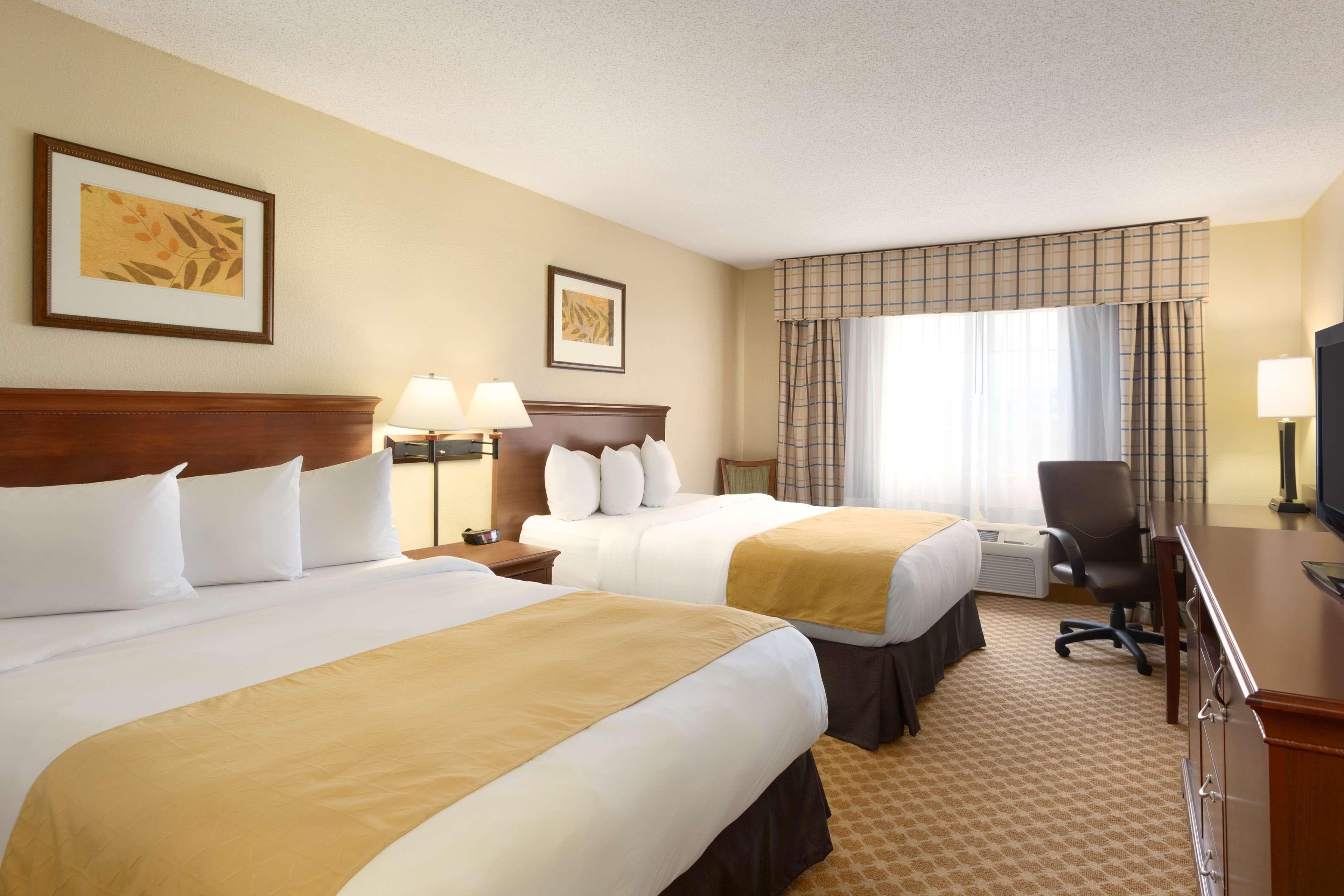 Country Inn & Suites by Radisson, Rochester, MN - Image 3