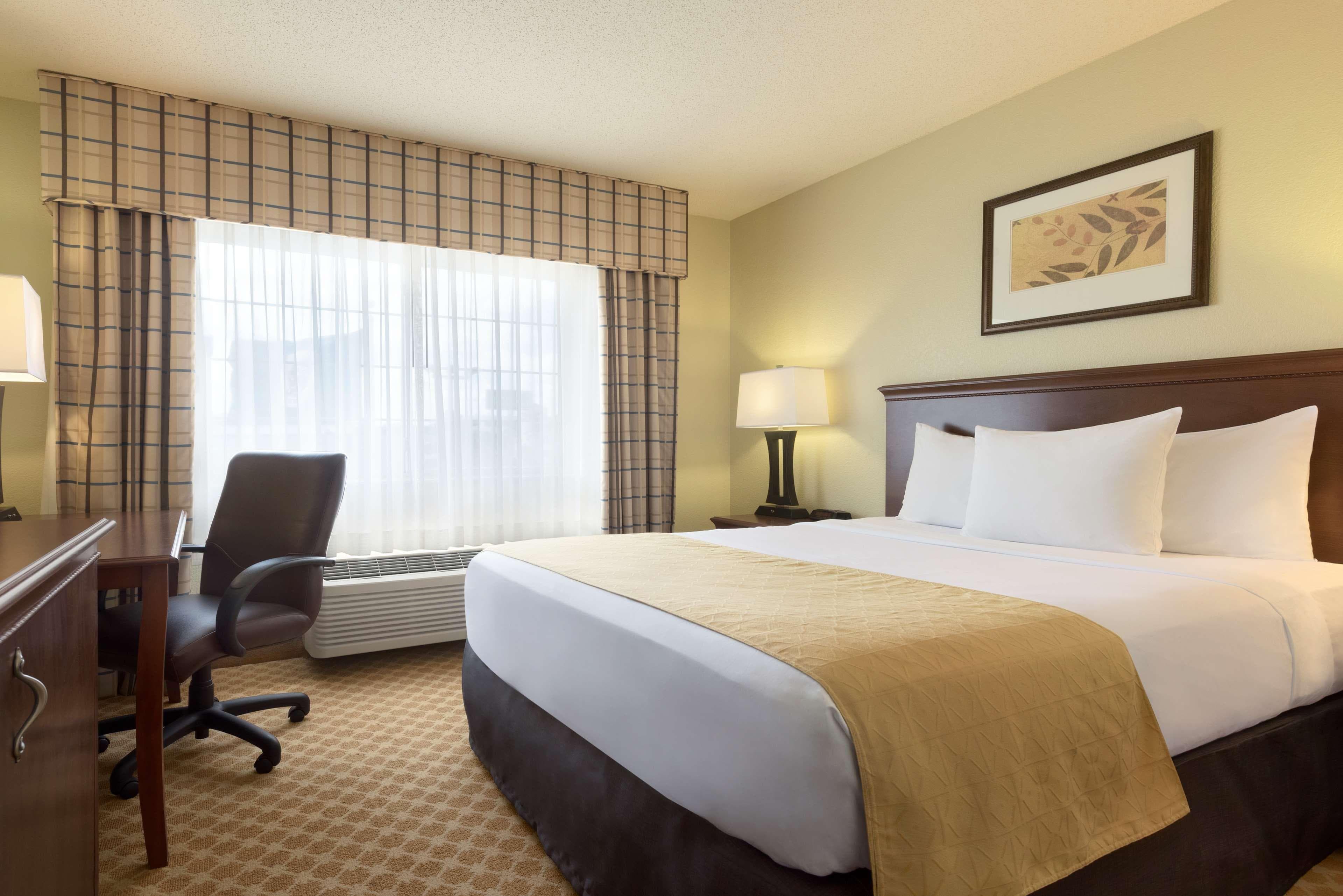 Country Inn & Suites by Radisson, Rochester, MN - Image 5