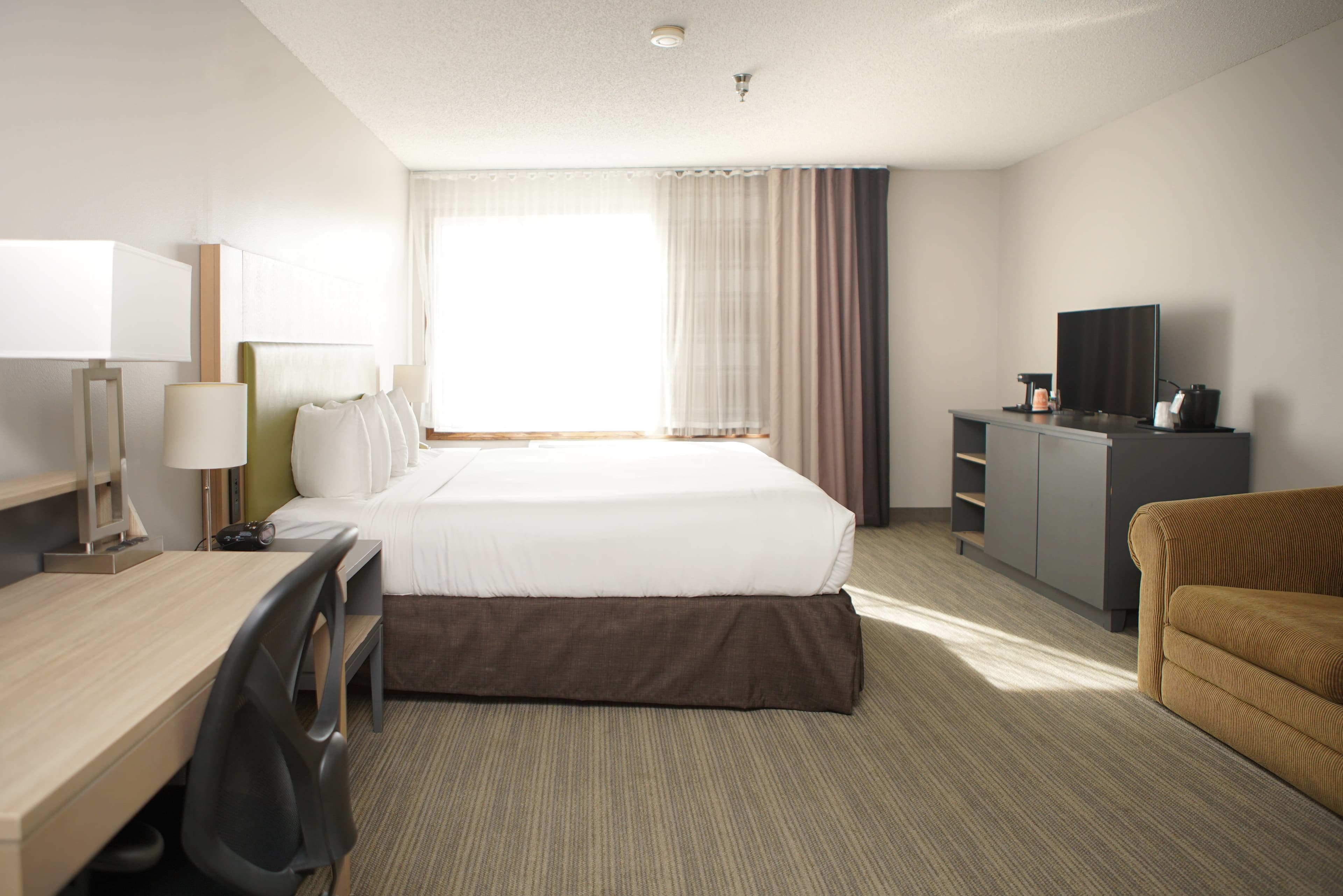 Country Inn & Suites by Radisson, Elk River, MN - Image 3