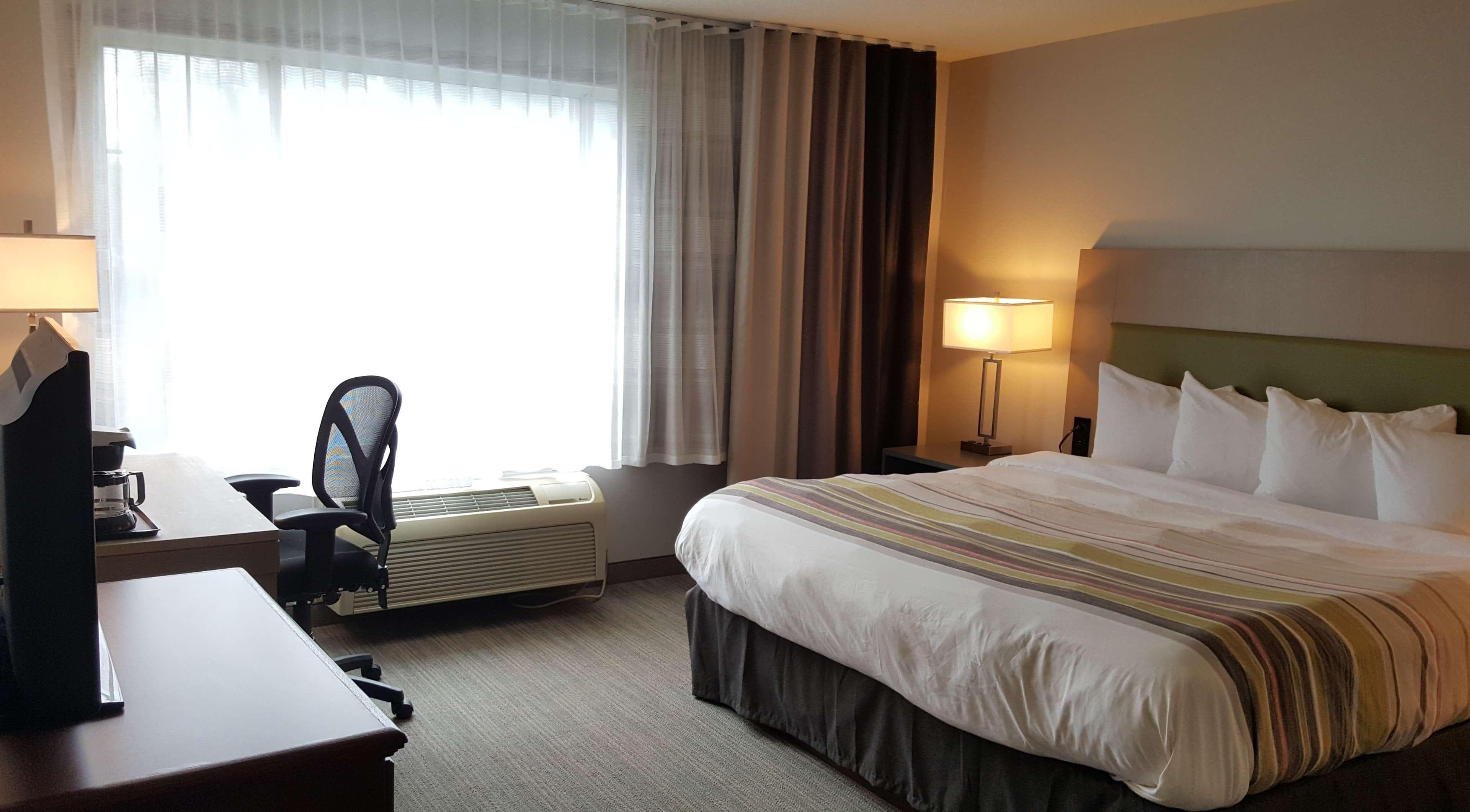 Country Inn & Suites by Radisson, Elk River, MN - Image 2