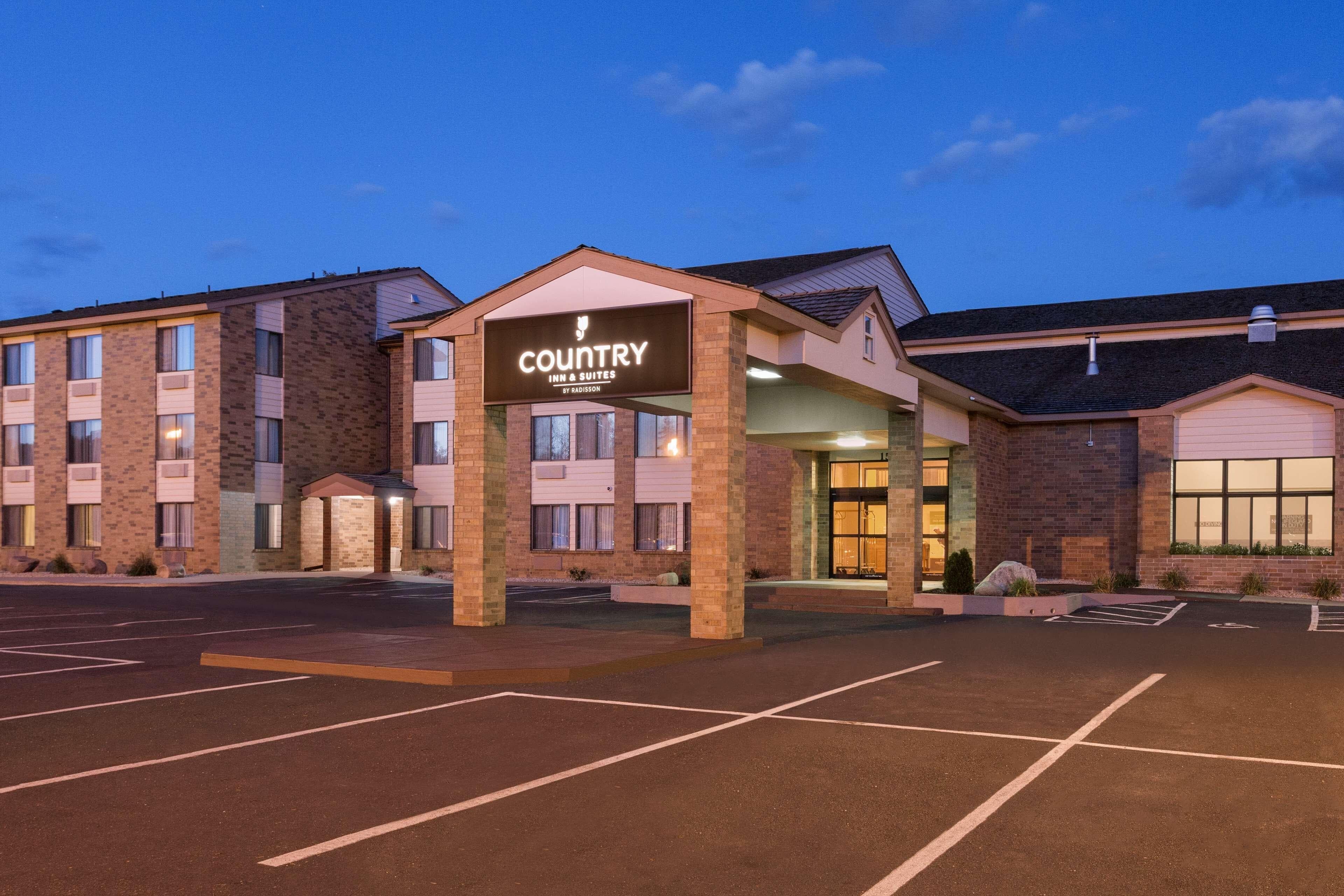 Country Inn & Suites by Radisson, Coon Rapids, MN - Image 1