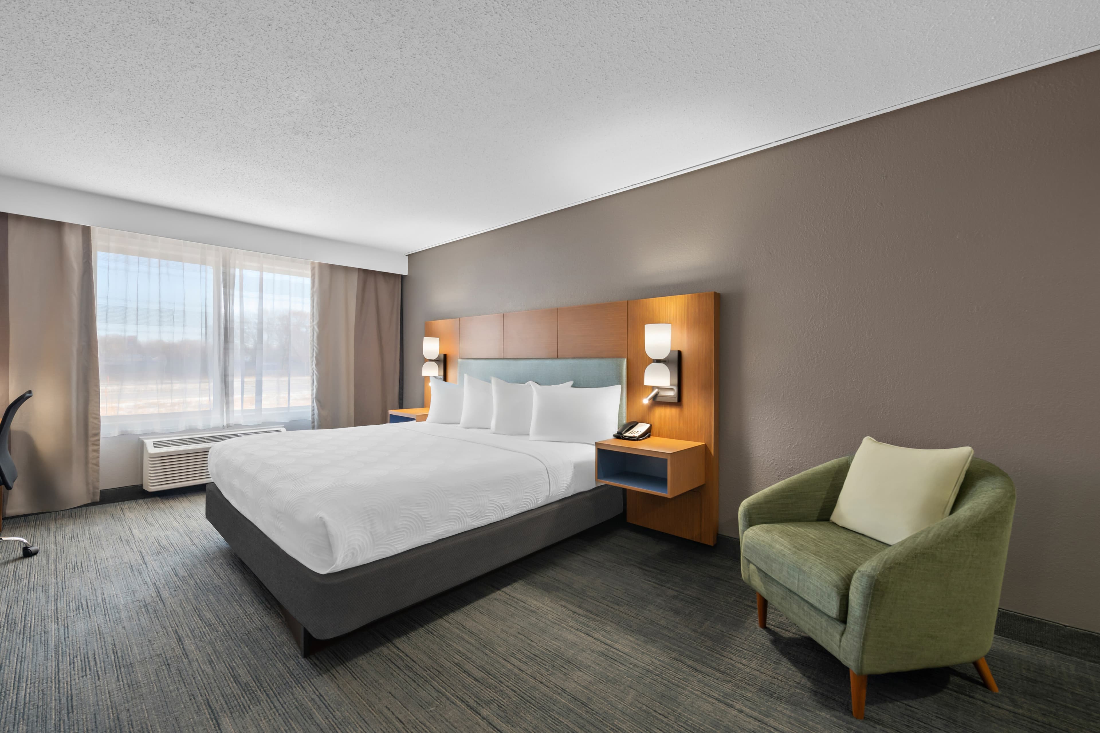 Country Inn & Suites by Radisson, Coon Rapids, MN - Image 2