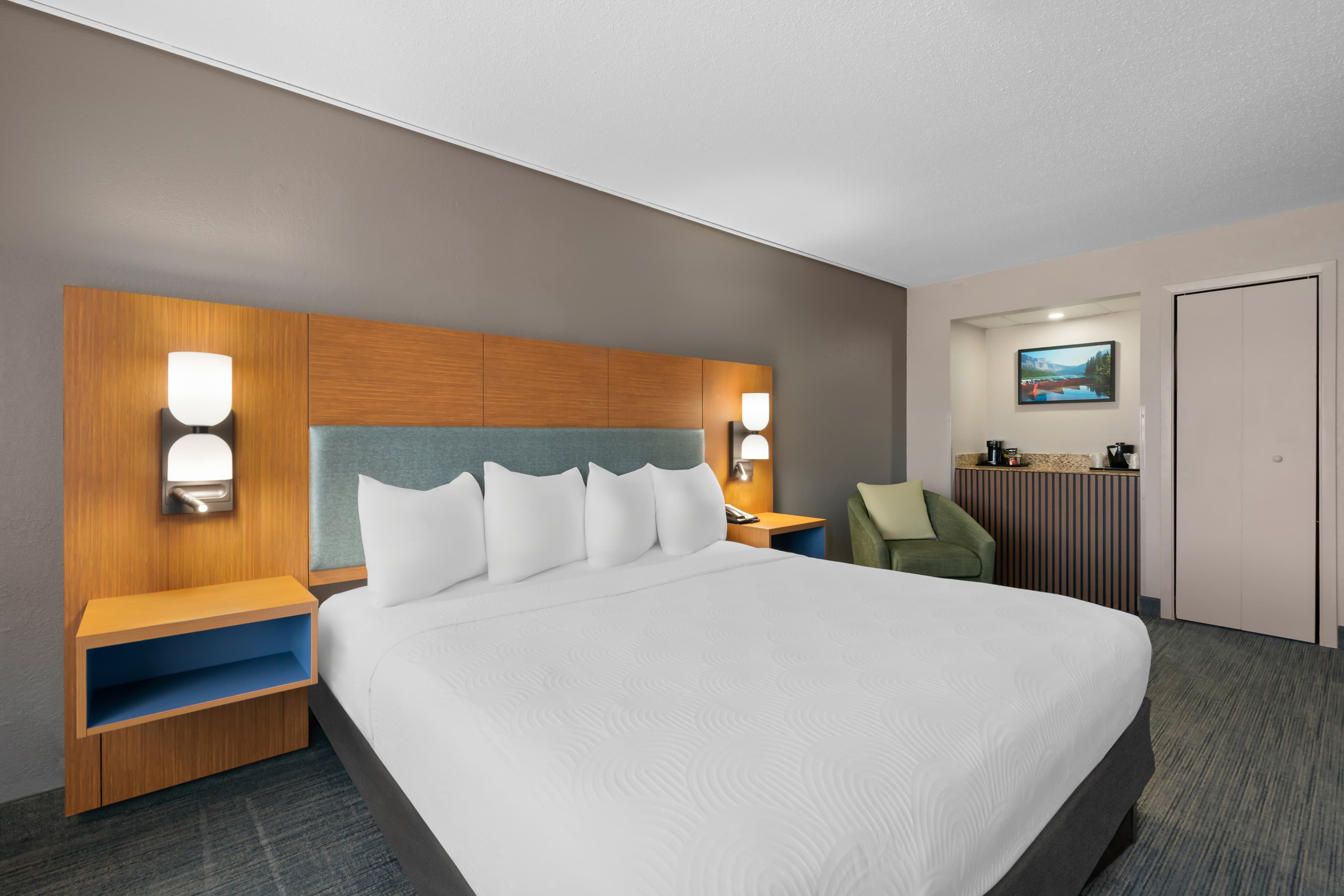 Country Inn & Suites by Radisson, Coon Rapids, MN - Image 3
