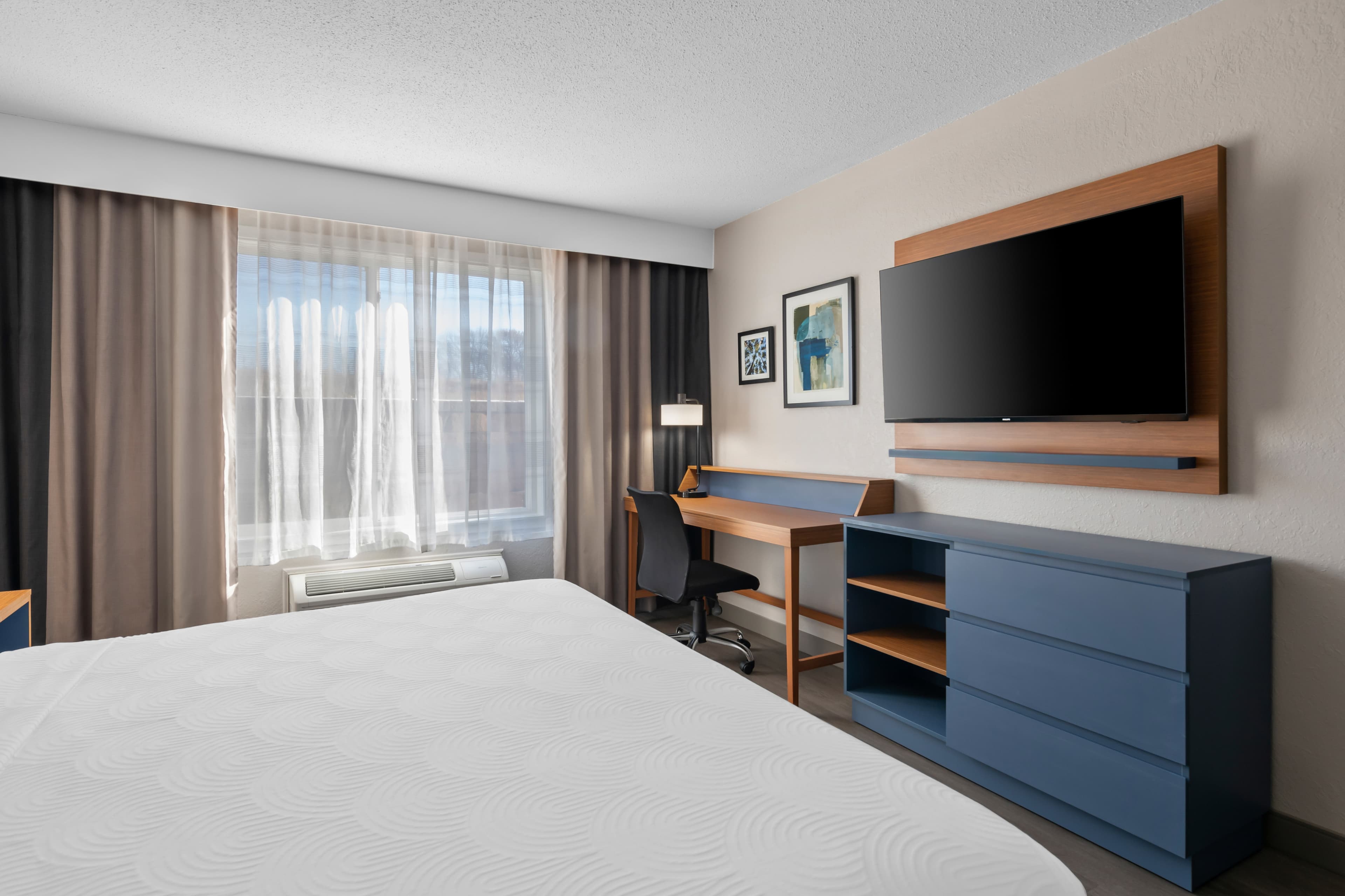 Country Inn & Suites by Radisson, Coon Rapids, MN — 7