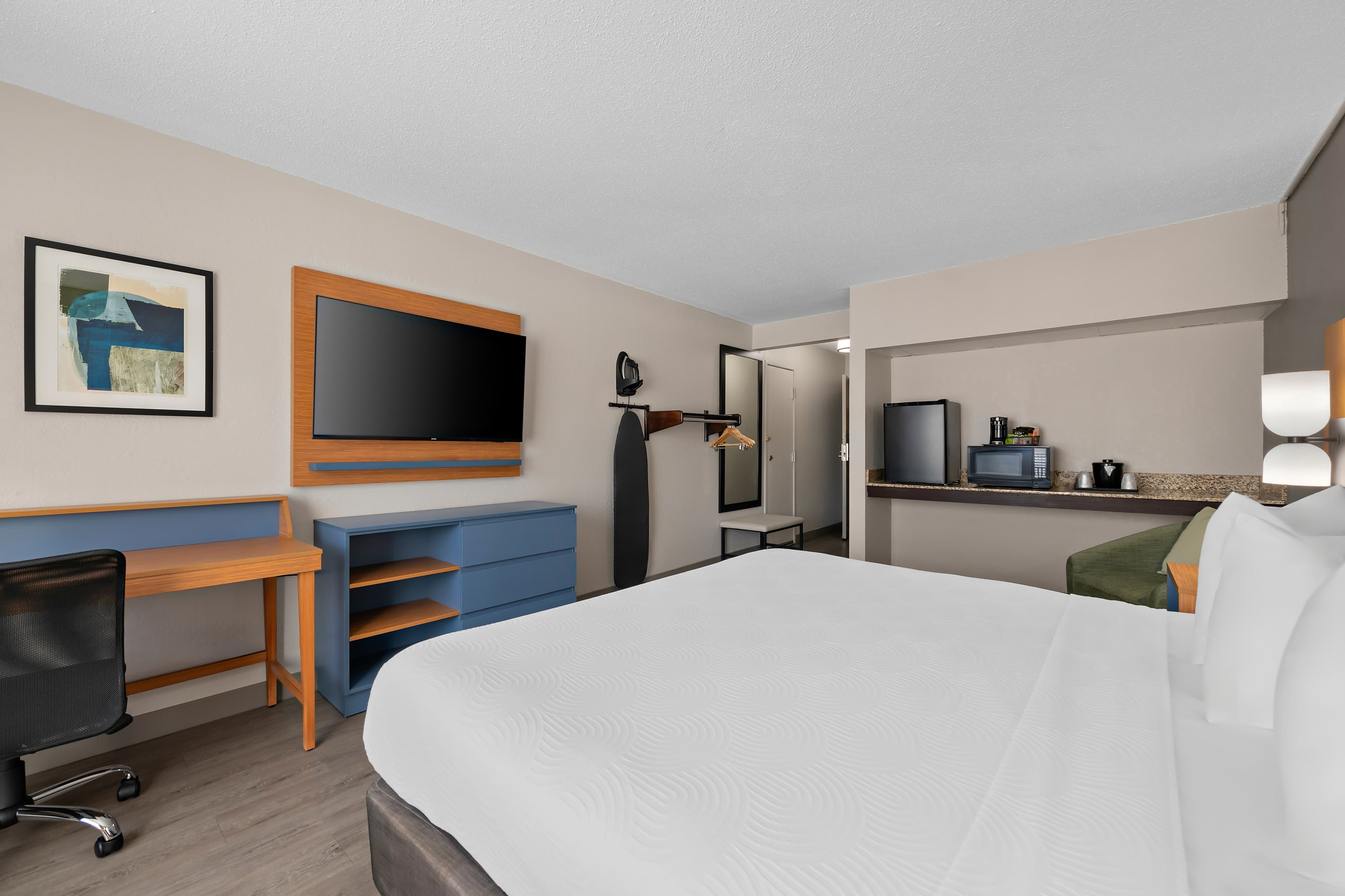 Country Inn & Suites by Radisson, Coon Rapids, MN — 8