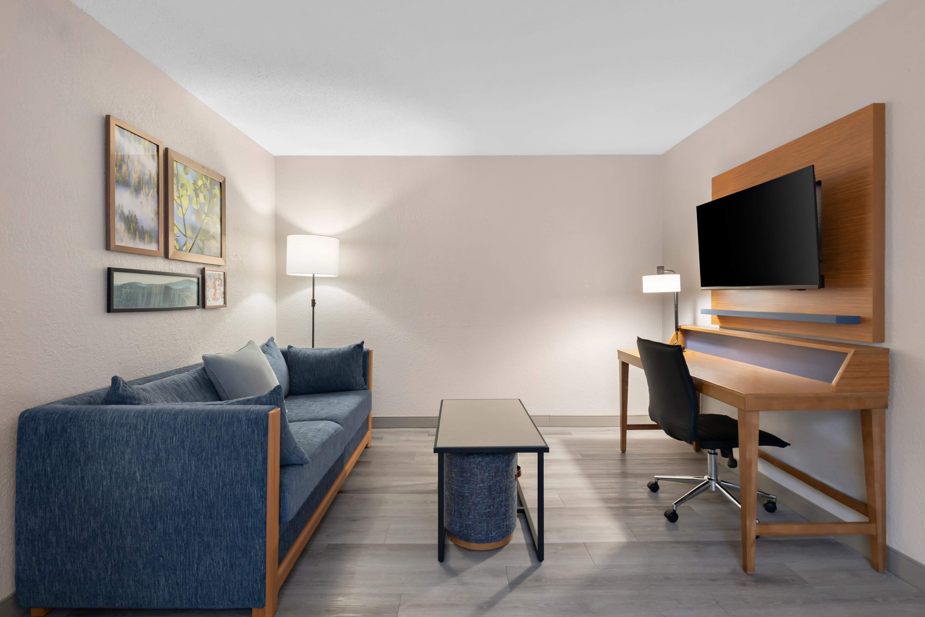 Country Inn & Suites by Radisson, Coon Rapids, MN — 11