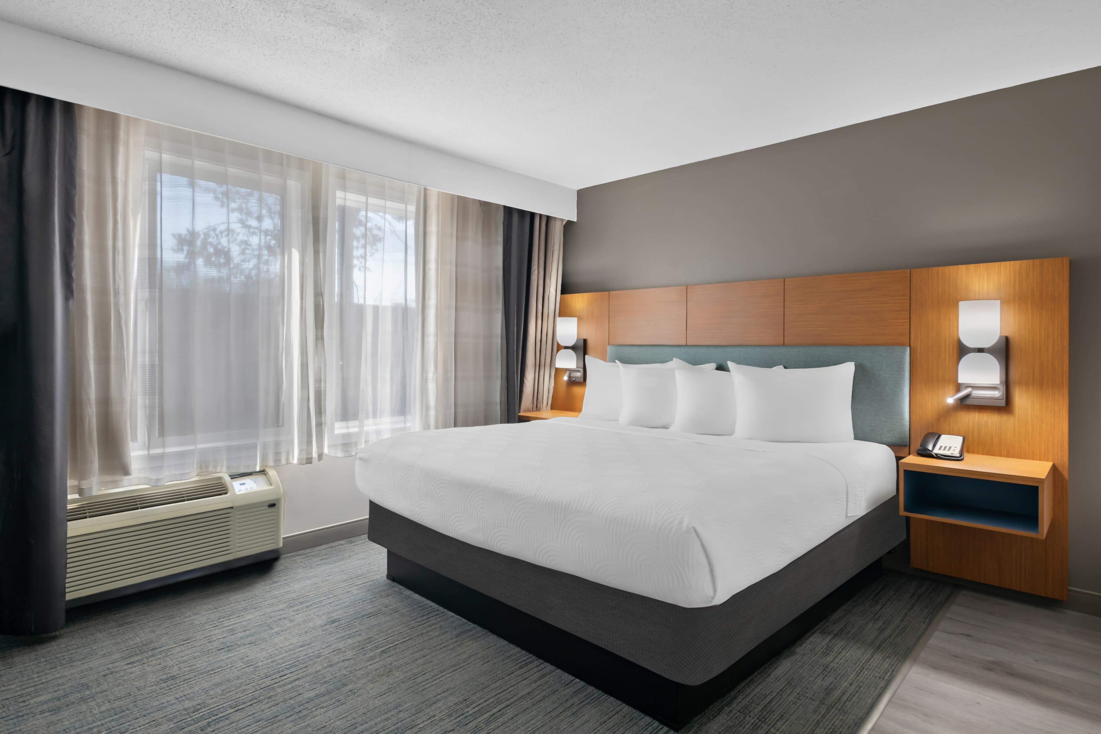 Country Inn & Suites by Radisson, Coon Rapids, MN — 17