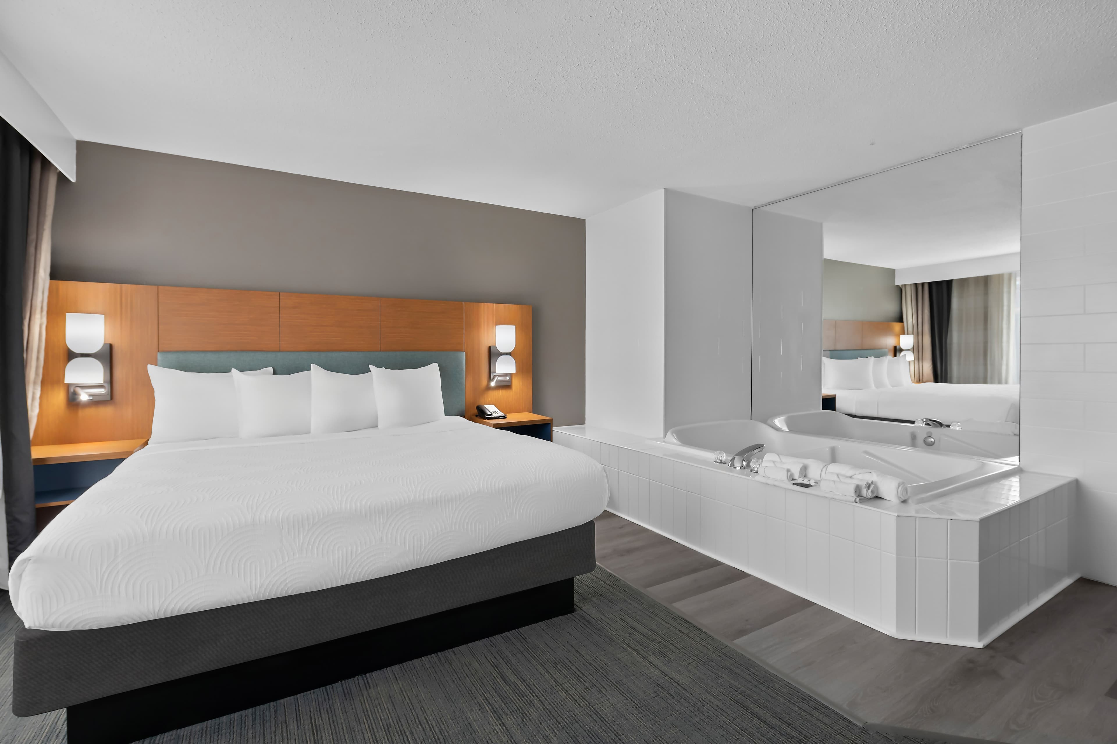 Country Inn & Suites by Radisson, Coon Rapids, MN — 18