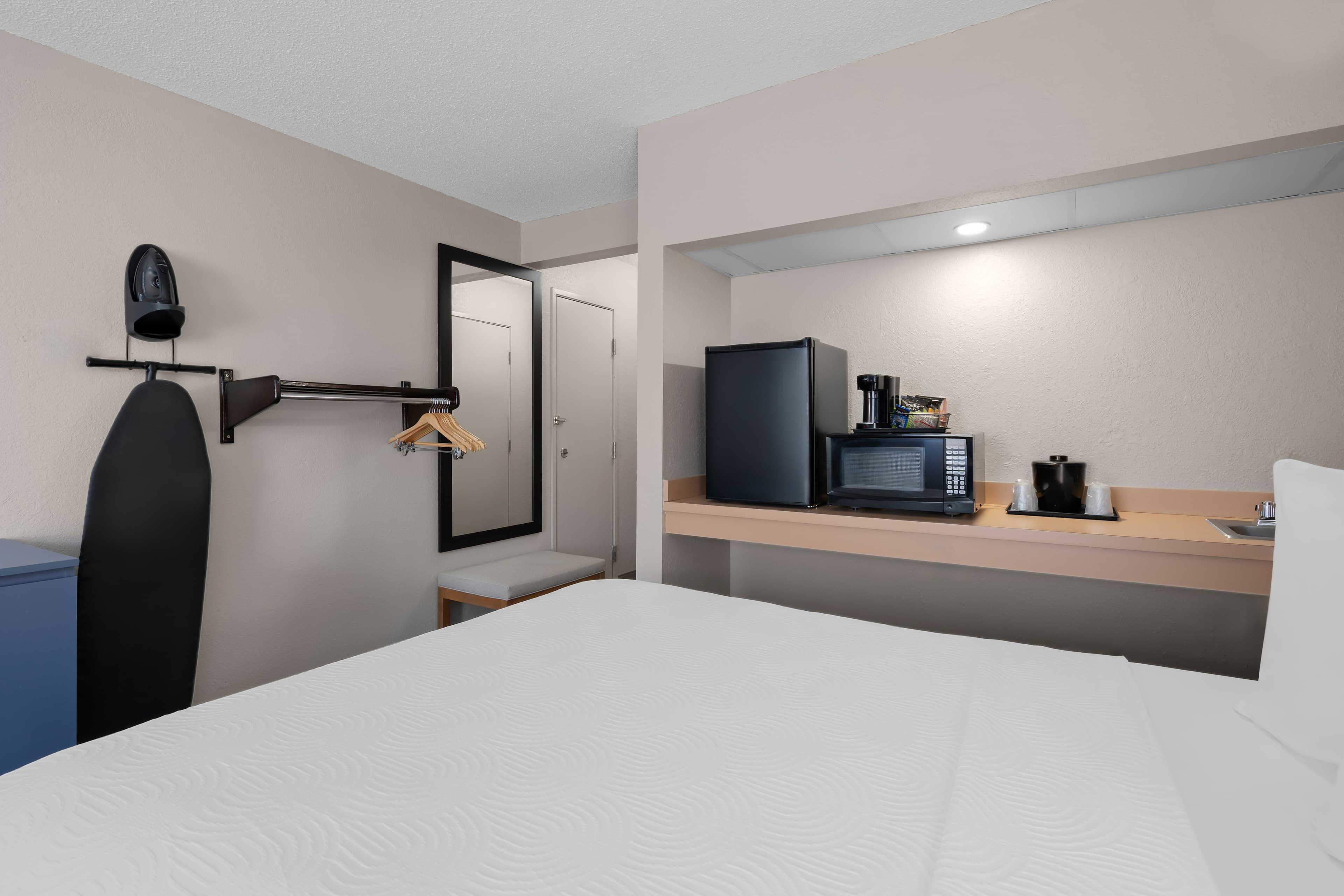 Country Inn & Suites by Radisson, Coon Rapids, MN — 27