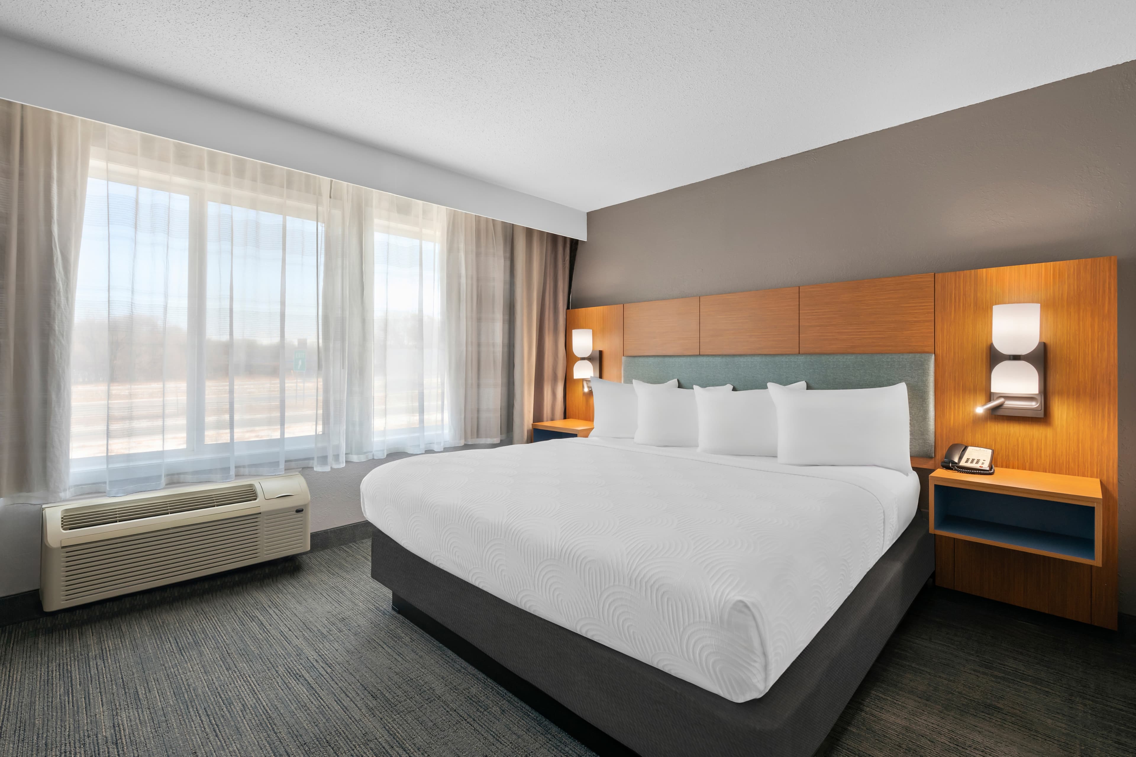 Country Inn & Suites by Radisson, Coon Rapids, MN — 35