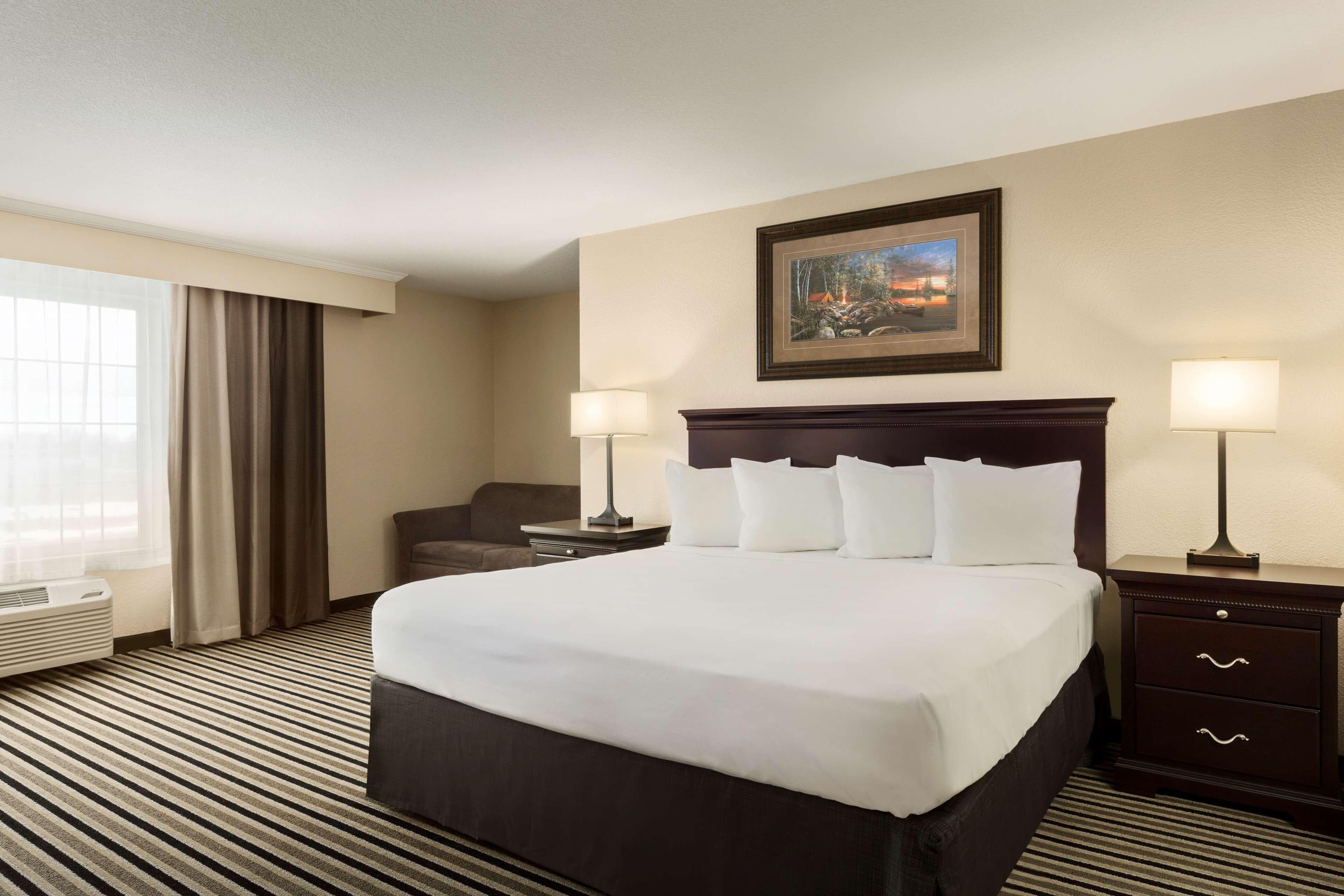 Country Inn & Suites by Radisson, Little Falls, MN - Image 2