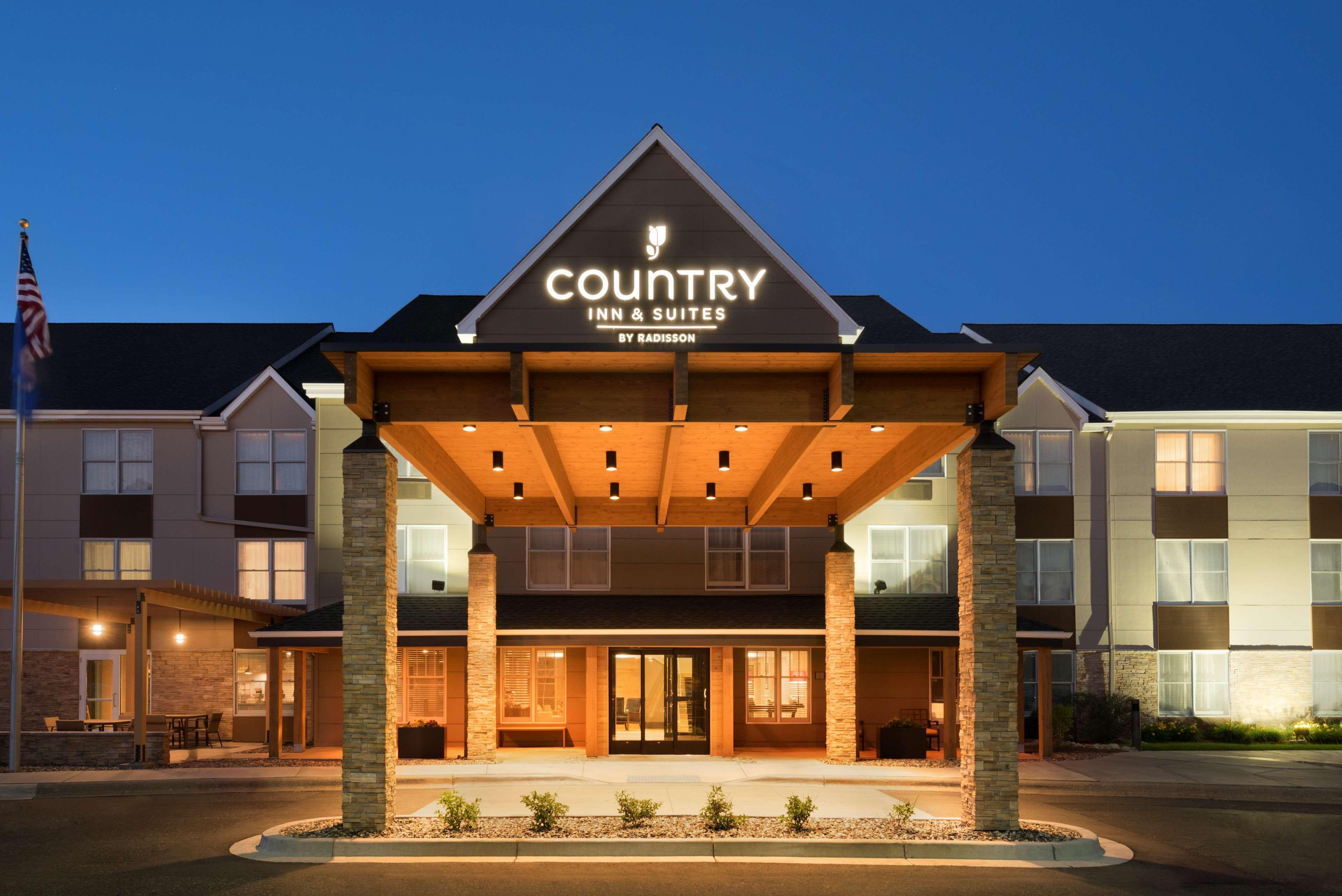 Country Inn & Suites by Radisson, Minneapolis West, MN - Image 1