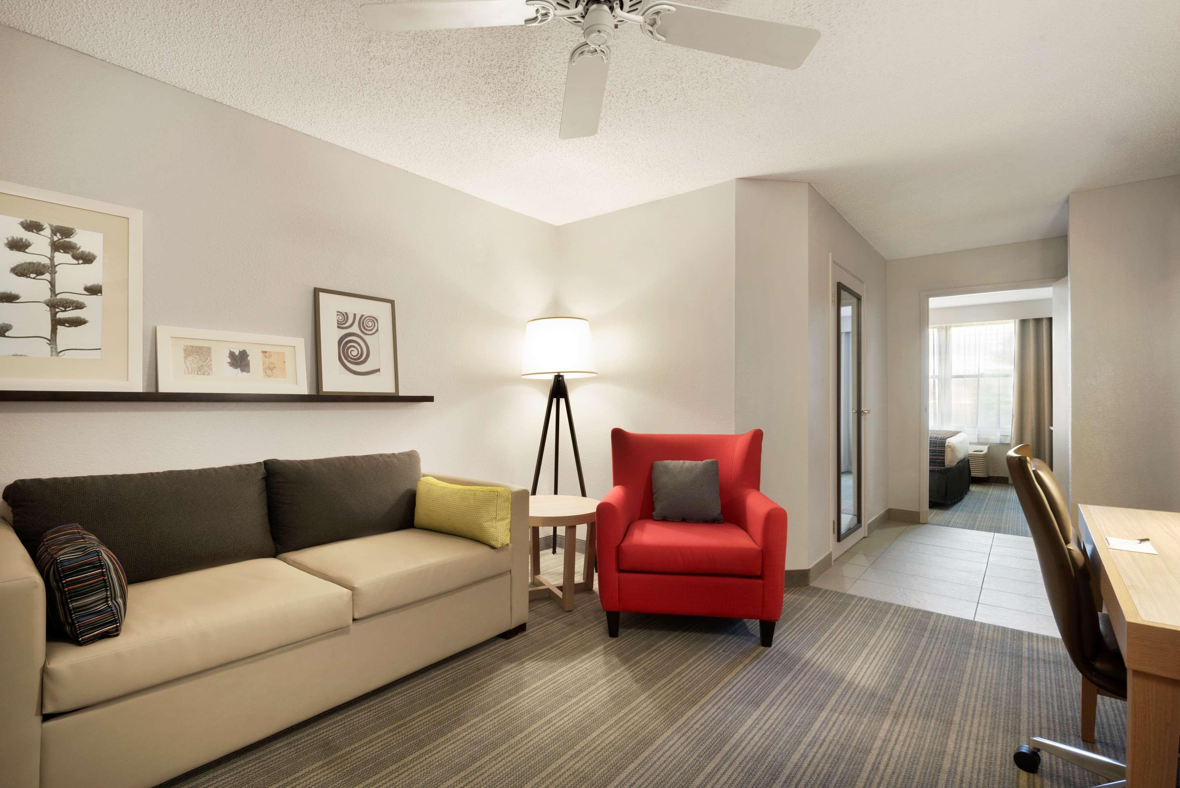 Country Inn & Suites by Radisson, Minneapolis West, MN - Image 4