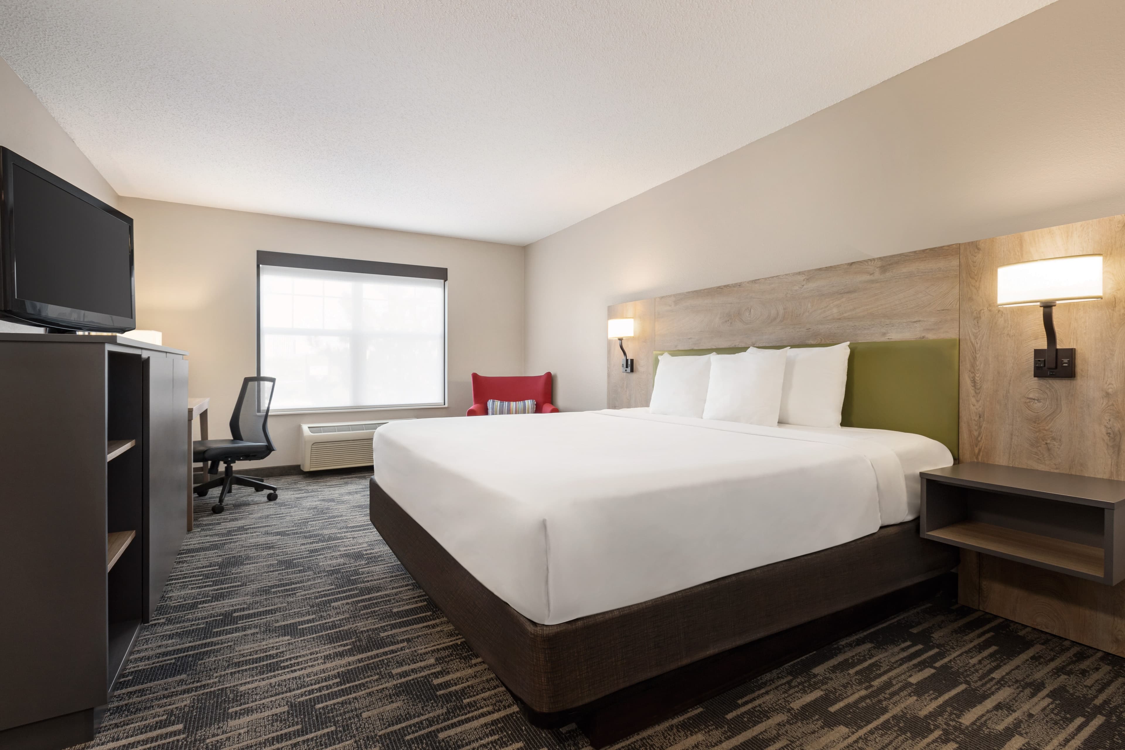 Country Inn & Suites by Radisson, St. Cloud East, MN - Image 2