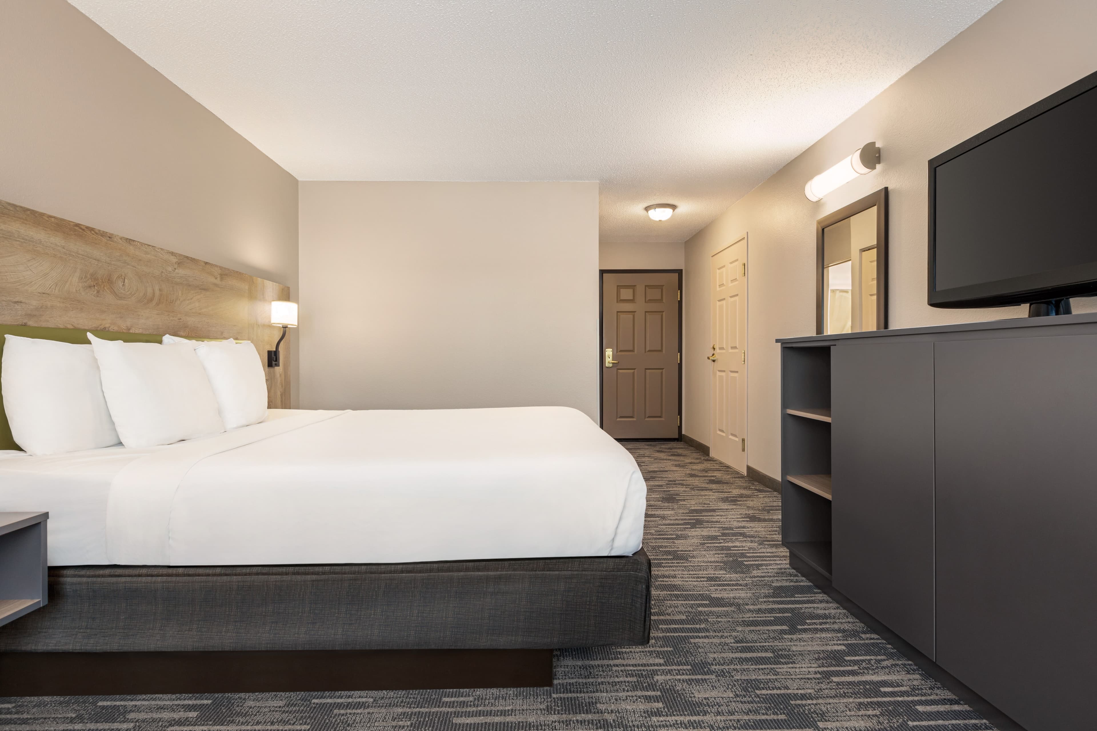 Country Inn & Suites by Radisson, St. Cloud East, MN - Image 3