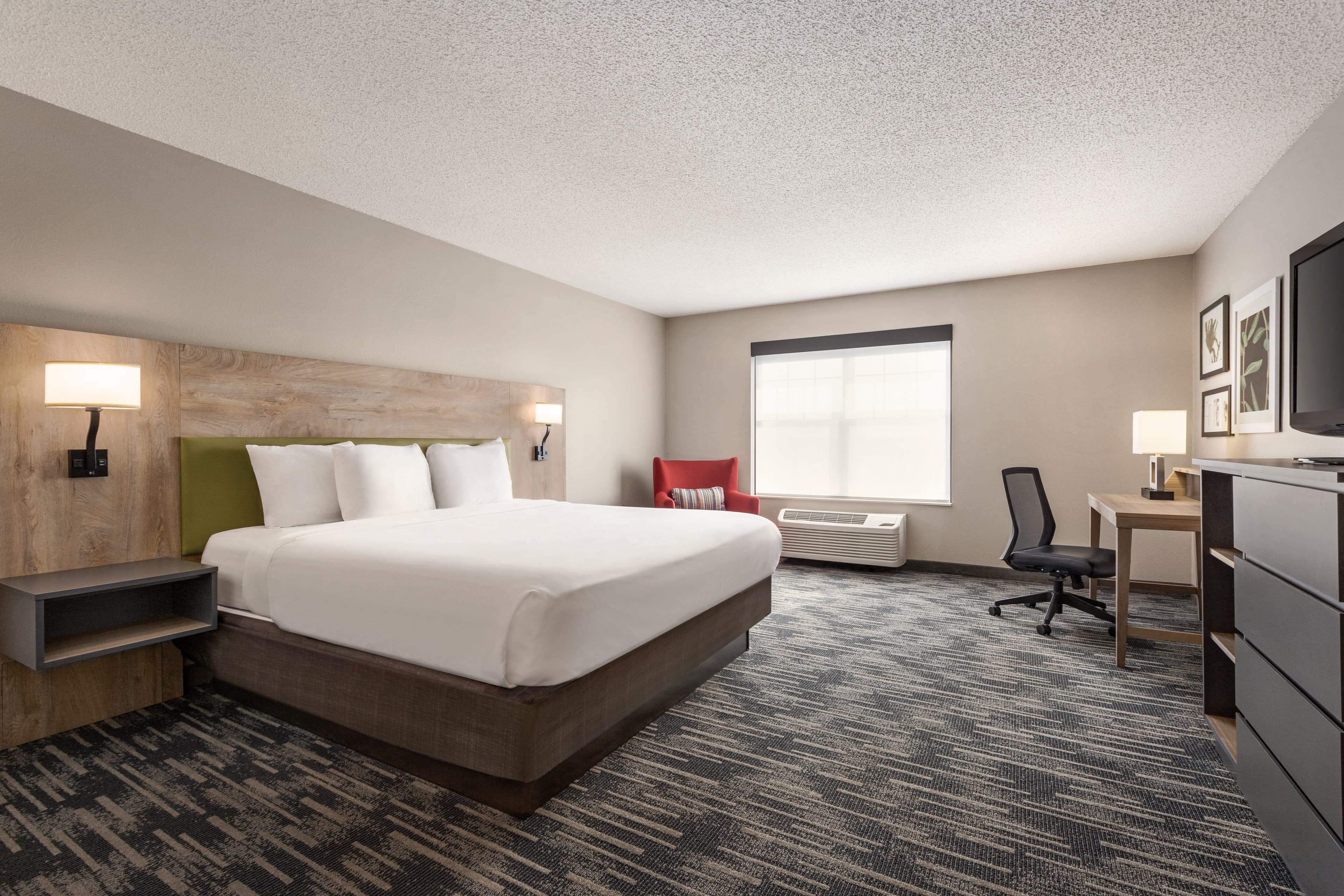 Country Inn & Suites by Radisson, St. Cloud East, MN - Image 4