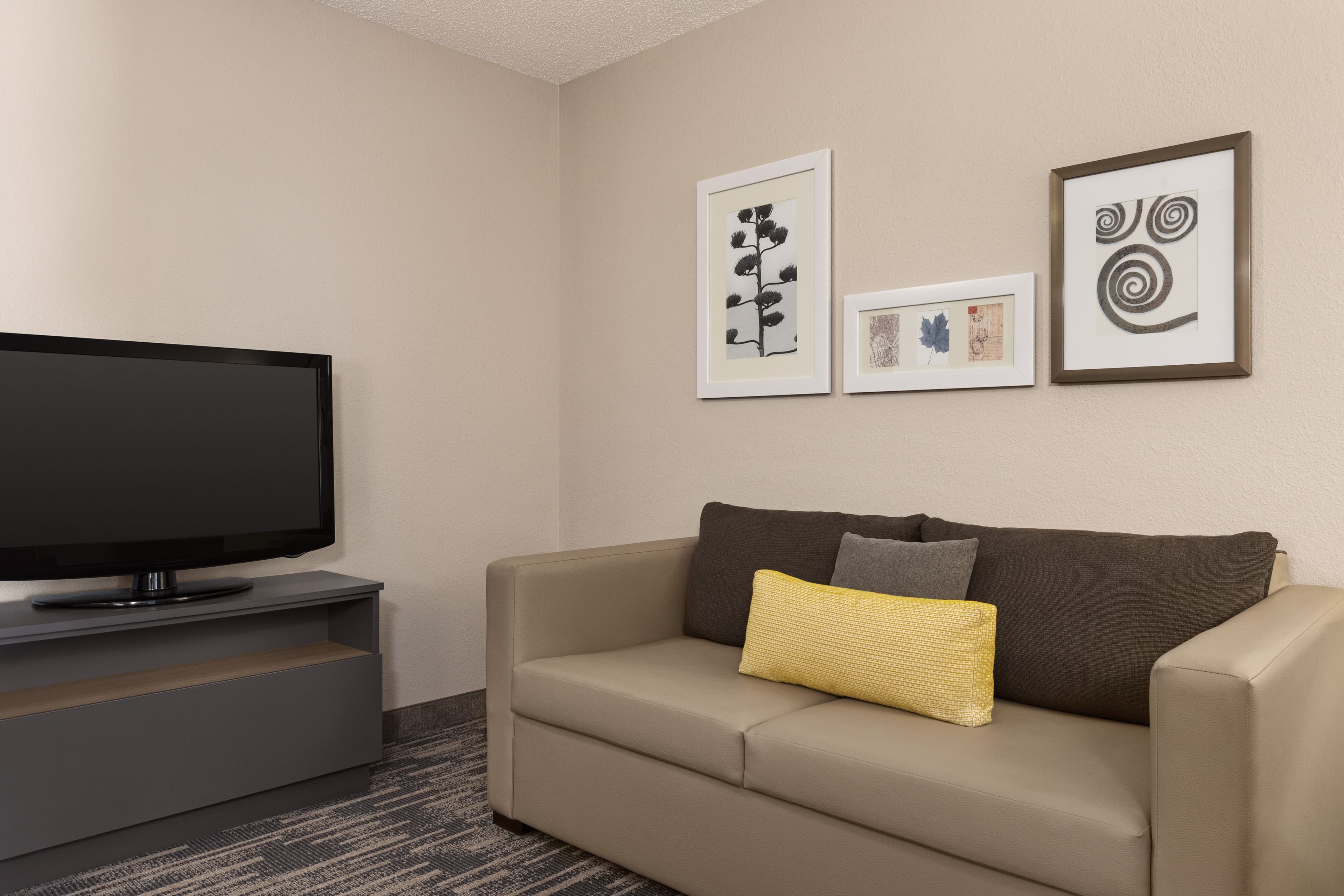 Country Inn & Suites by Radisson, St. Cloud East, MN — 57