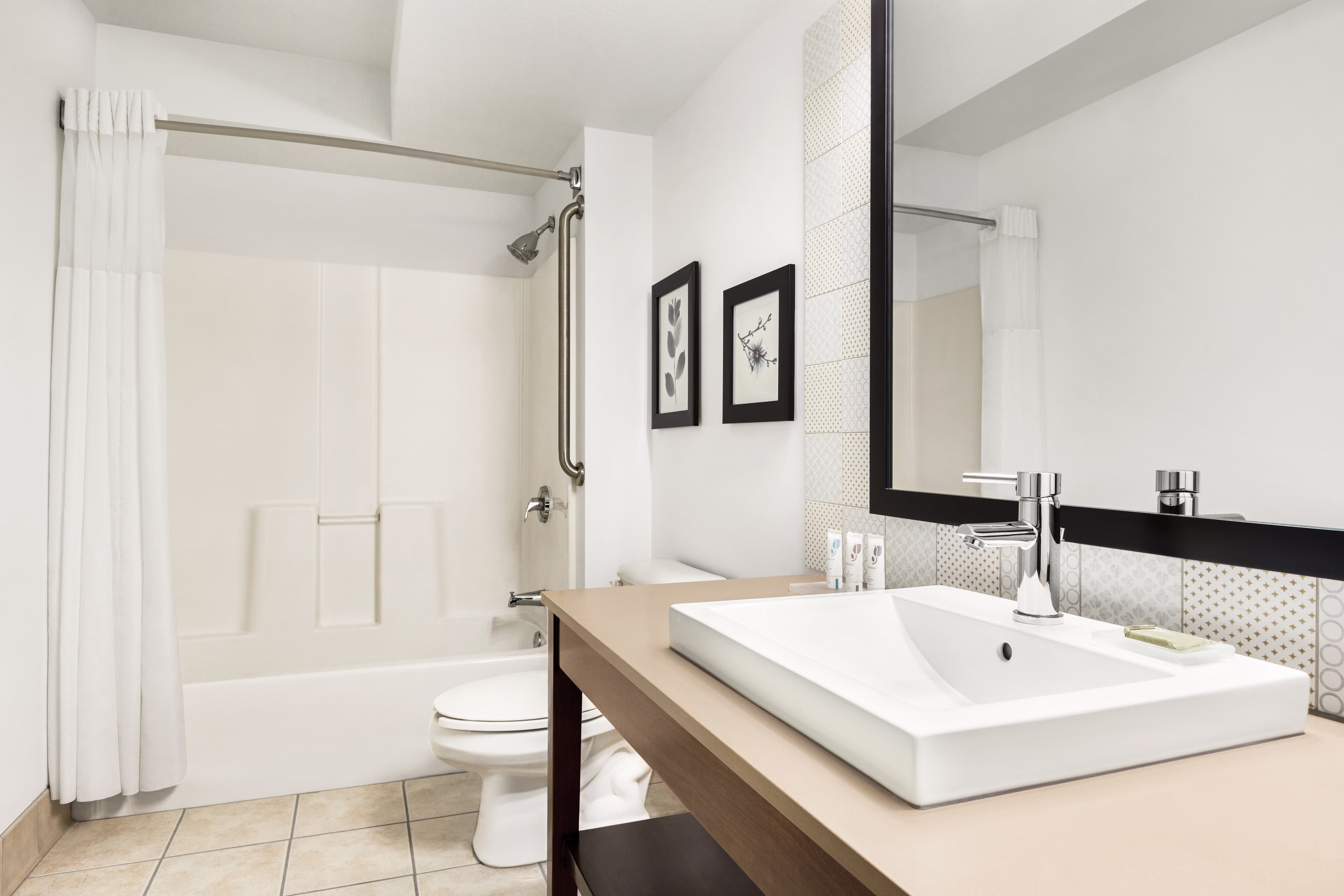 Country Inn & Suites by Radisson, St. Cloud East, MN — 7