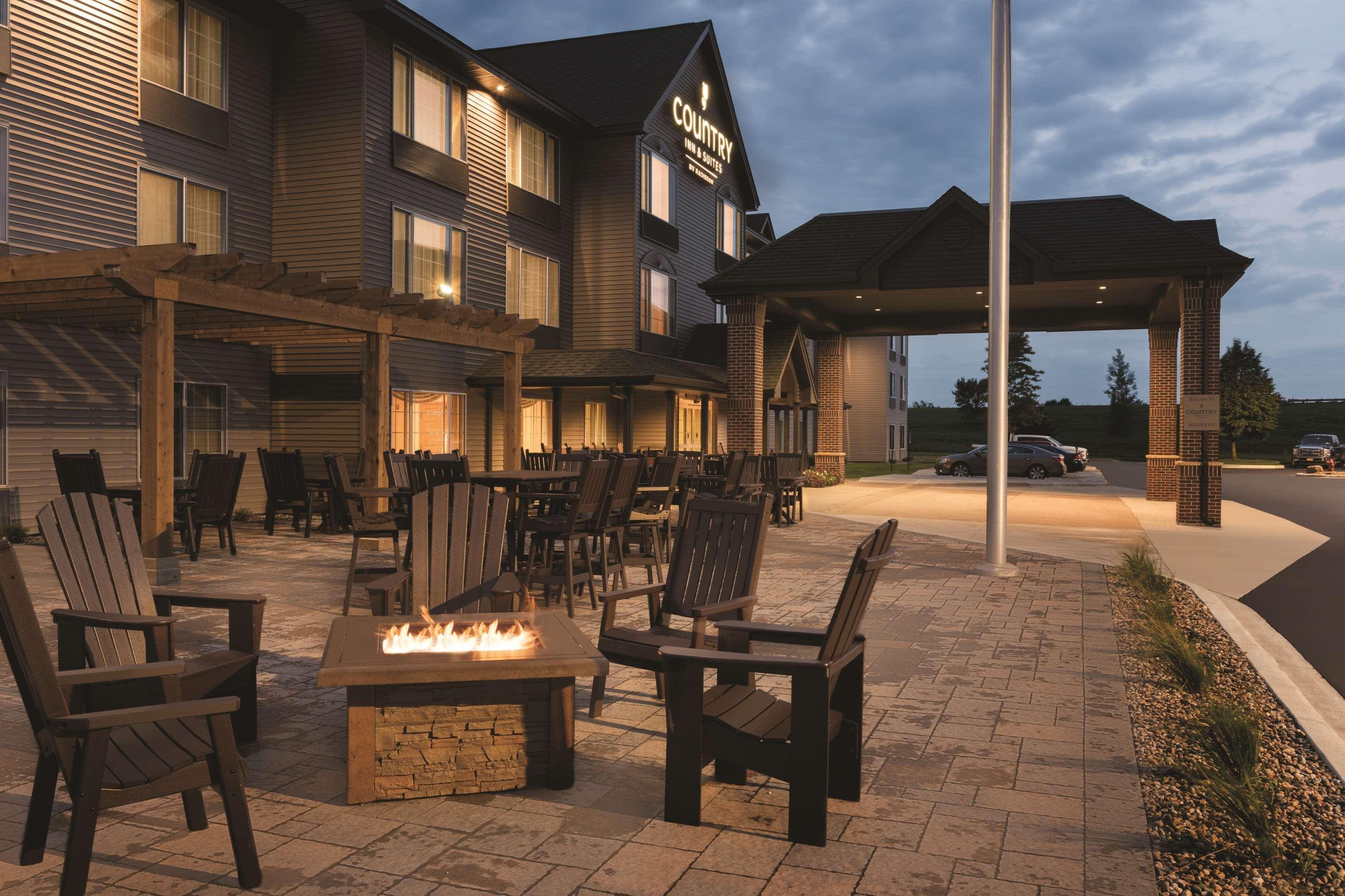 Country Inn & Suites by Radisson, Mankato Hotel and Conference Center, MN - Image 1
