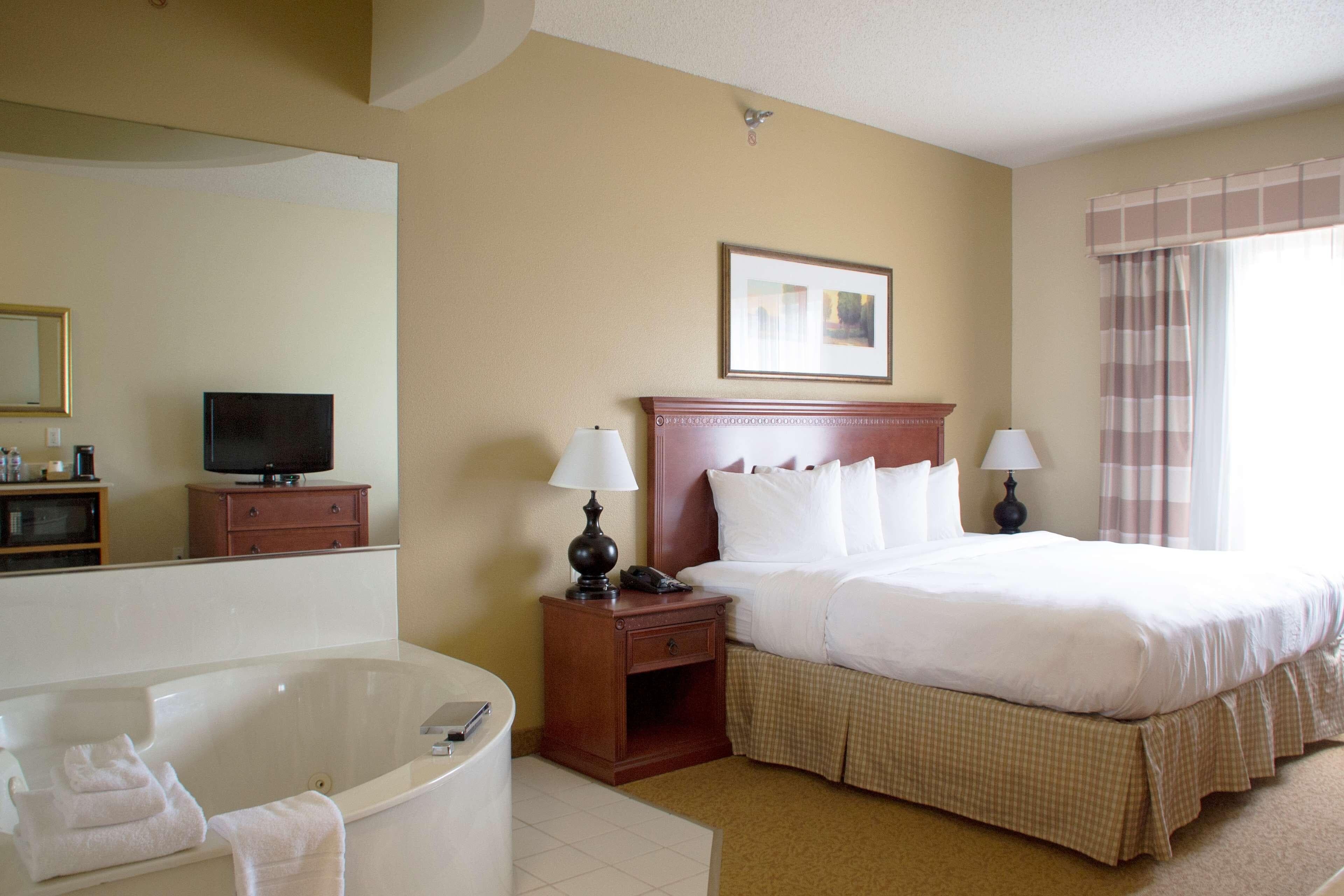 Country Inn & Suites by Radisson, Mankato Hotel and Conference Center, MN — 9