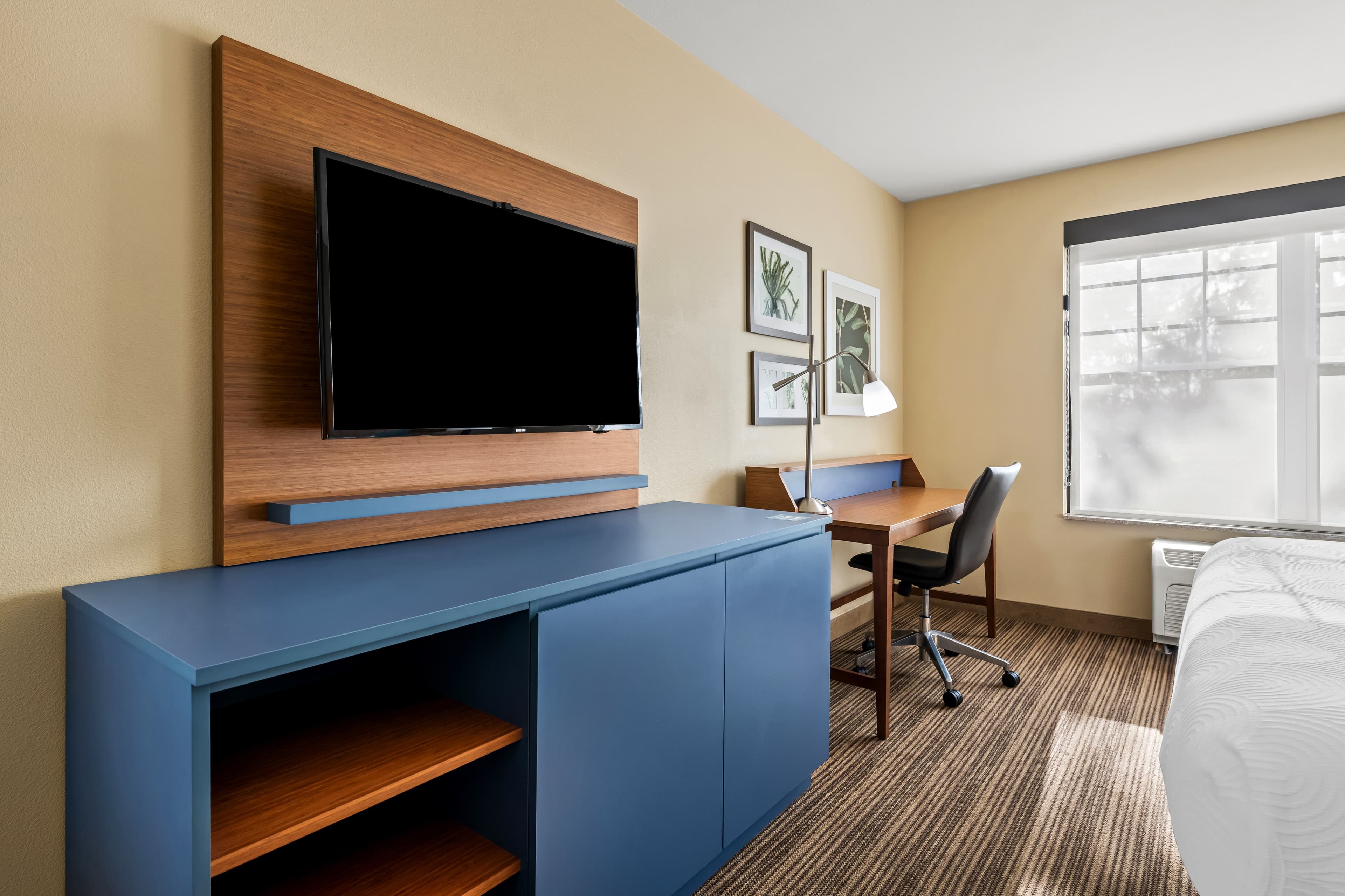 Country Inn & Suites by Radisson, Red Wing, MN - Image 4