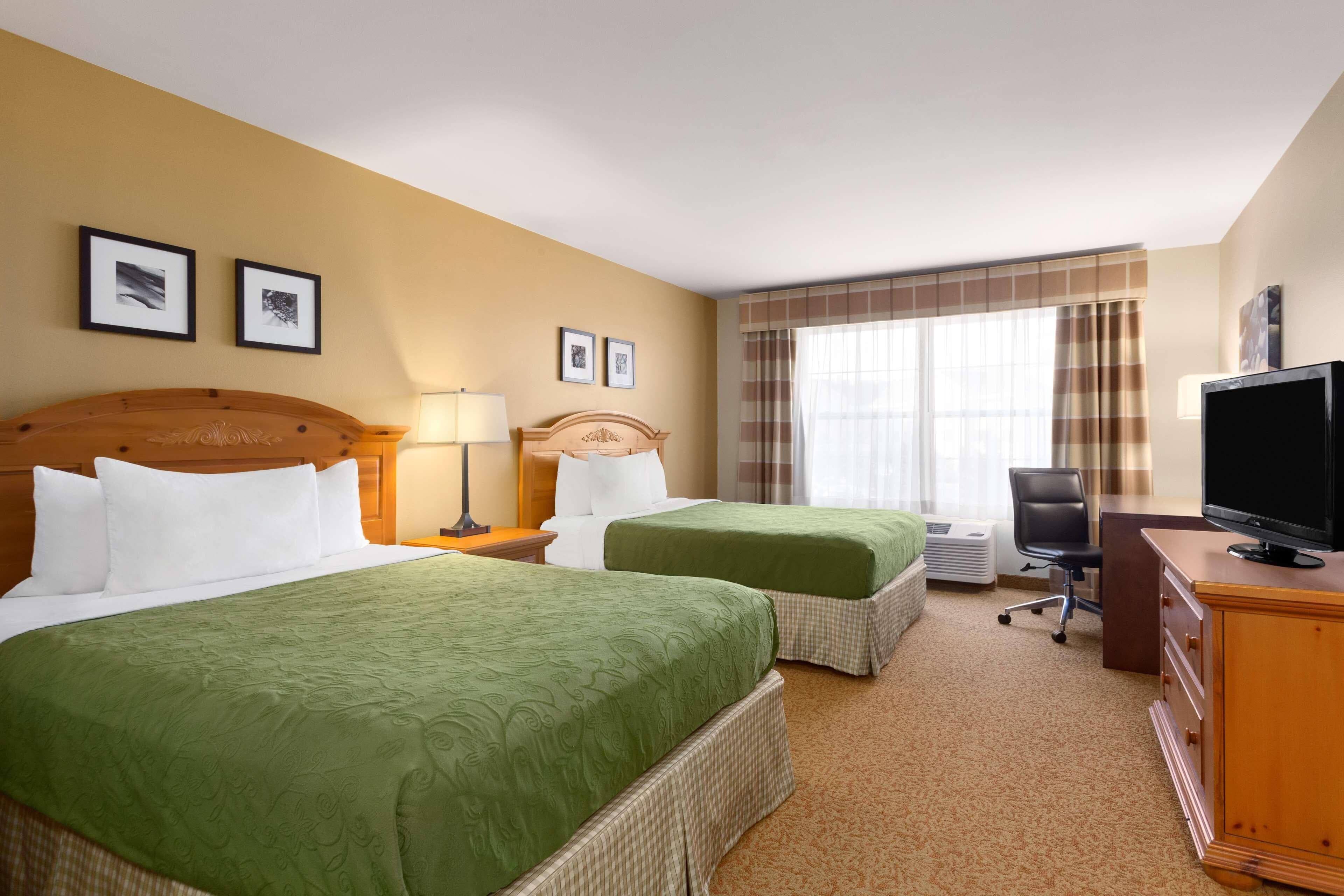 Country Inn & Suites Rochester South Mayo Clinic - Image 5
