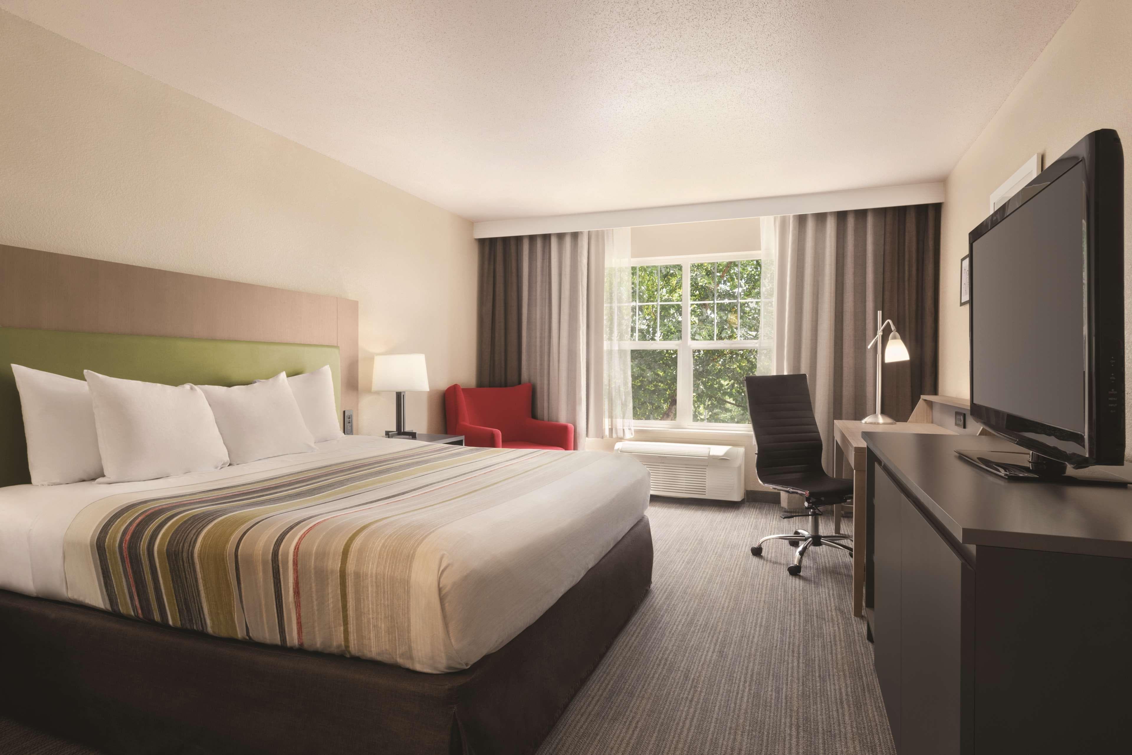 Country Inn & Suites by Radisson, Cottage Grove, MN — 2