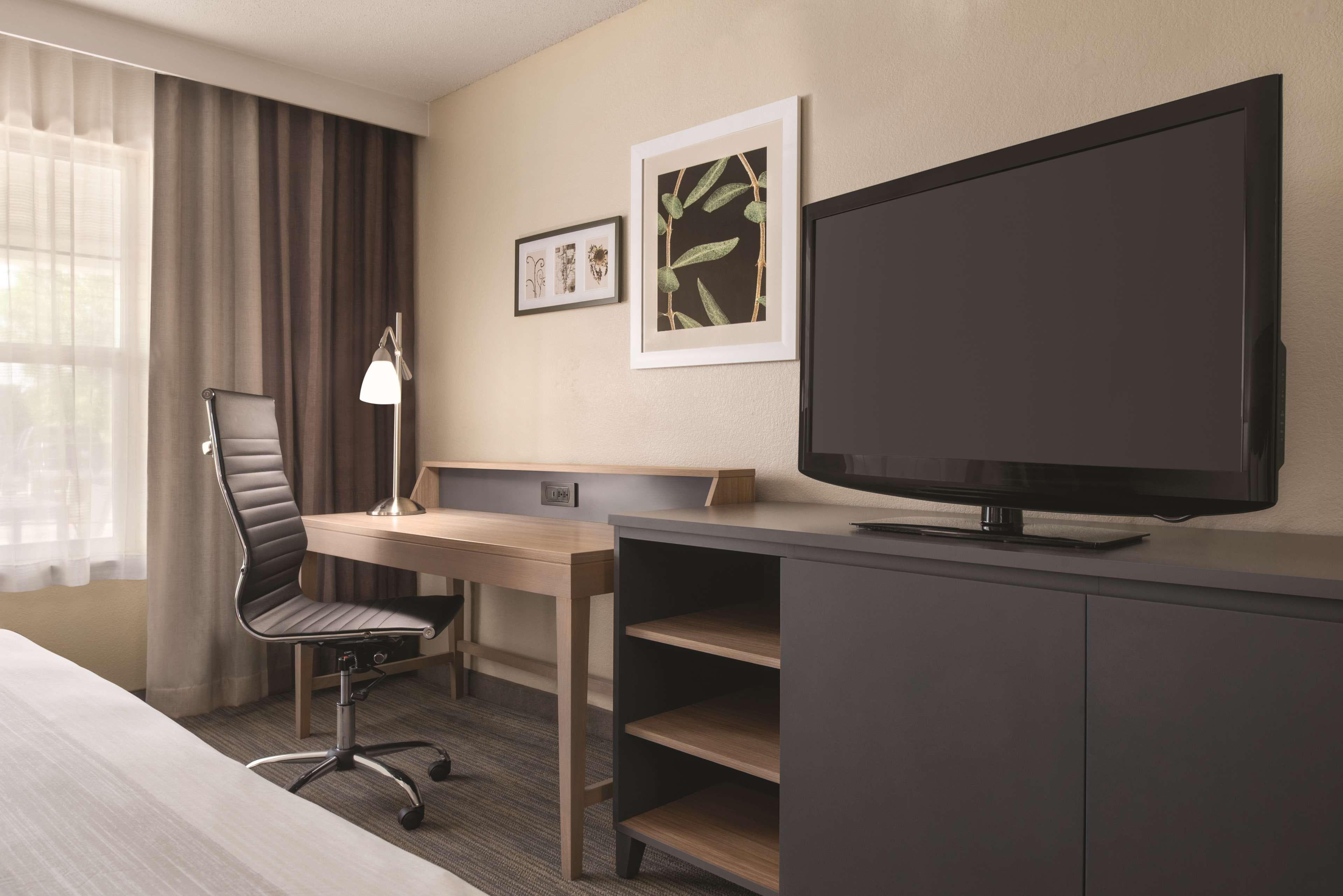 Country Inn & Suites by Radisson, Cottage Grove, MN — 14