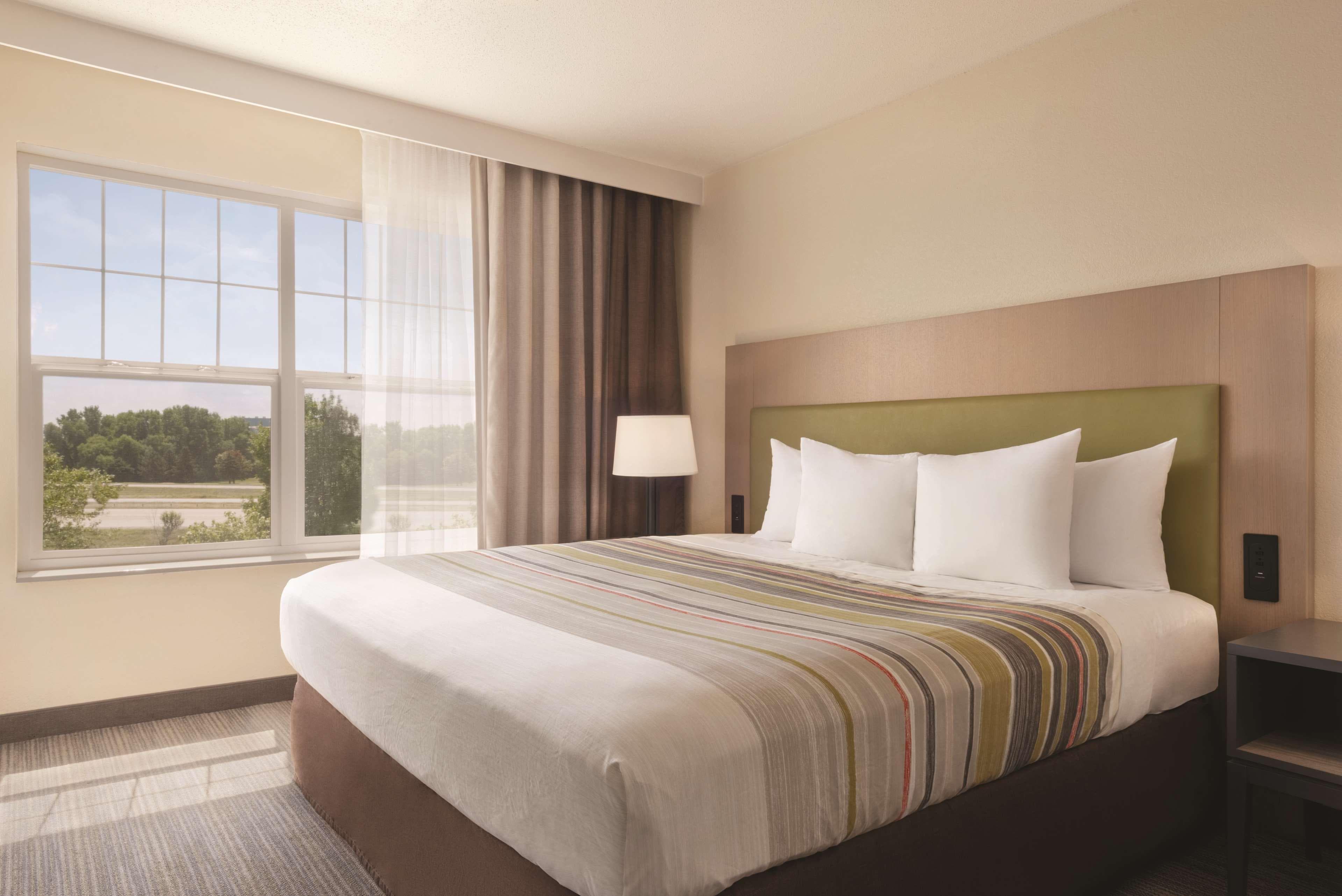 Country Inn & Suites by Radisson, Cottage Grove, MN — 8