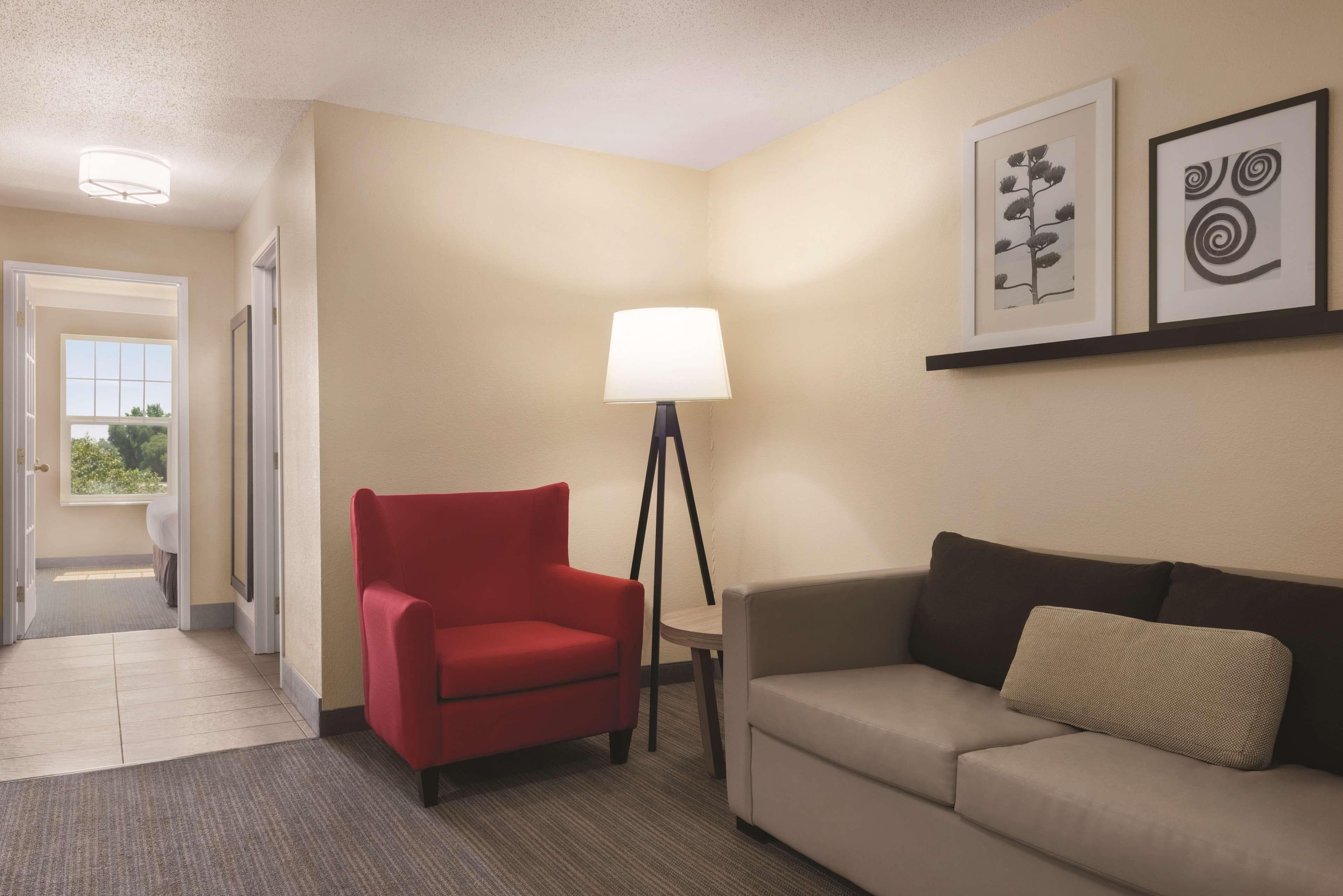 Country Inn & Suites by Radisson, Cottage Grove, MN — 9
