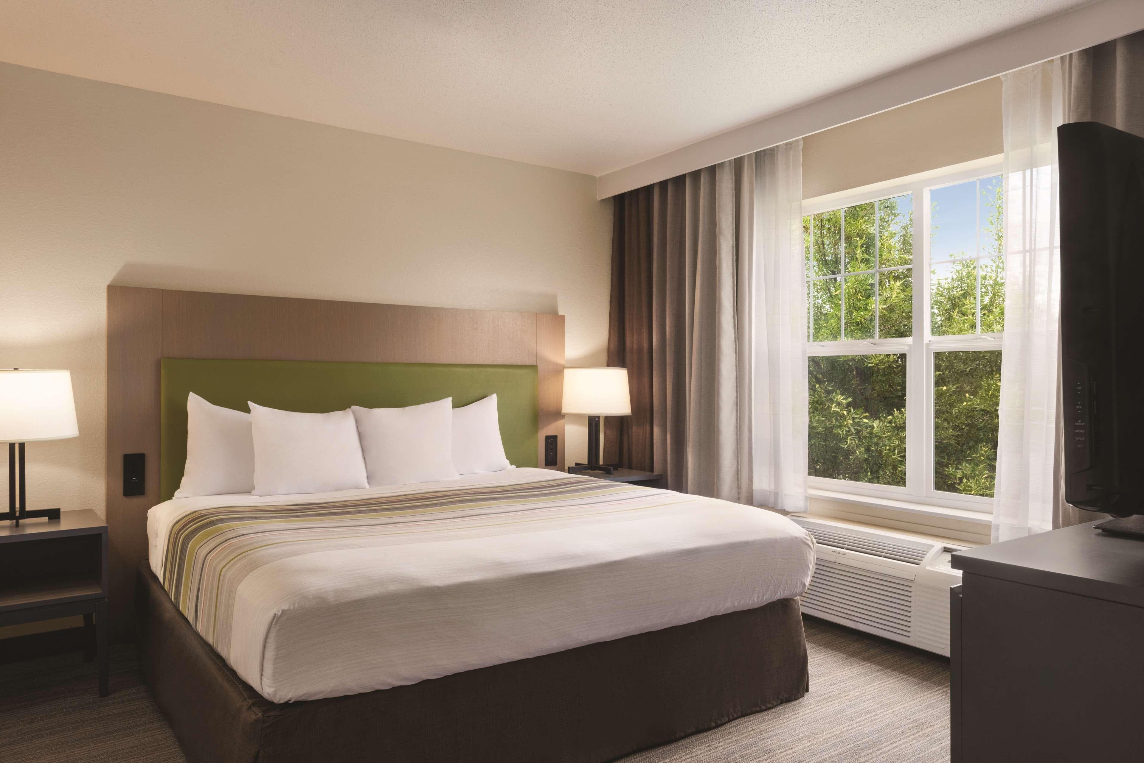 Country Inn & Suites by Radisson, Cottage Grove, MN — 11