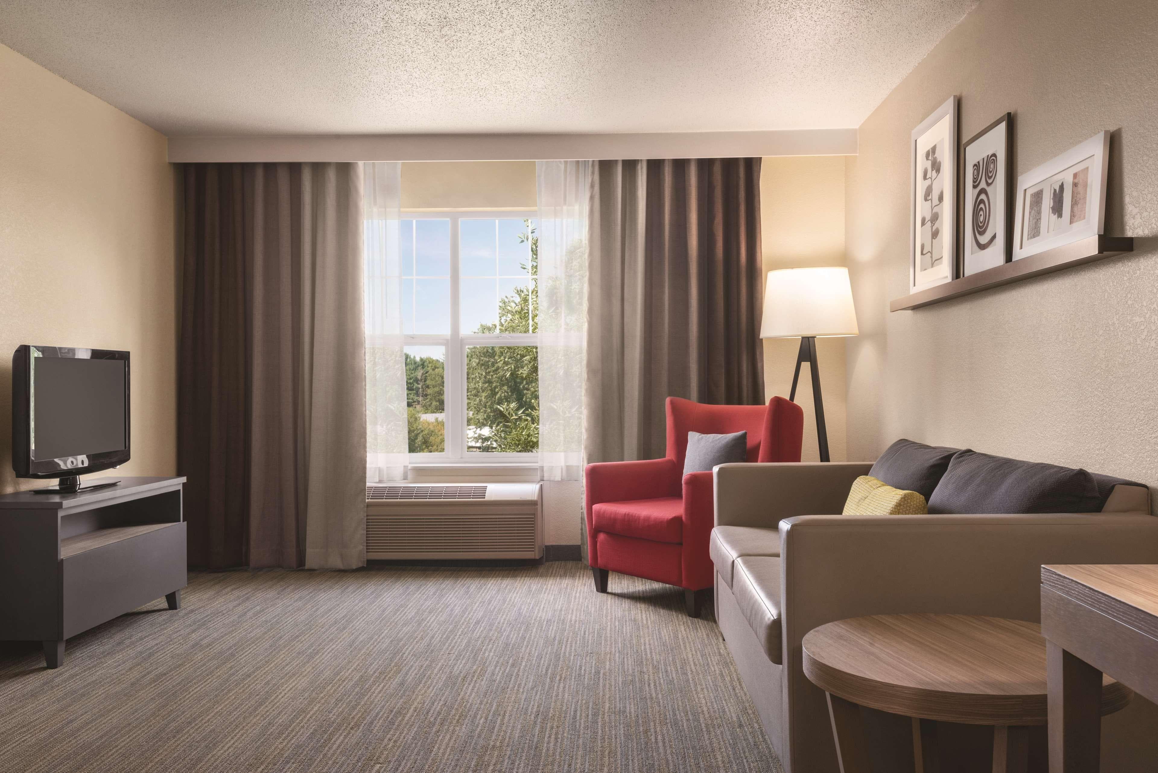 Country Inn & Suites by Radisson, Cottage Grove, MN — 12