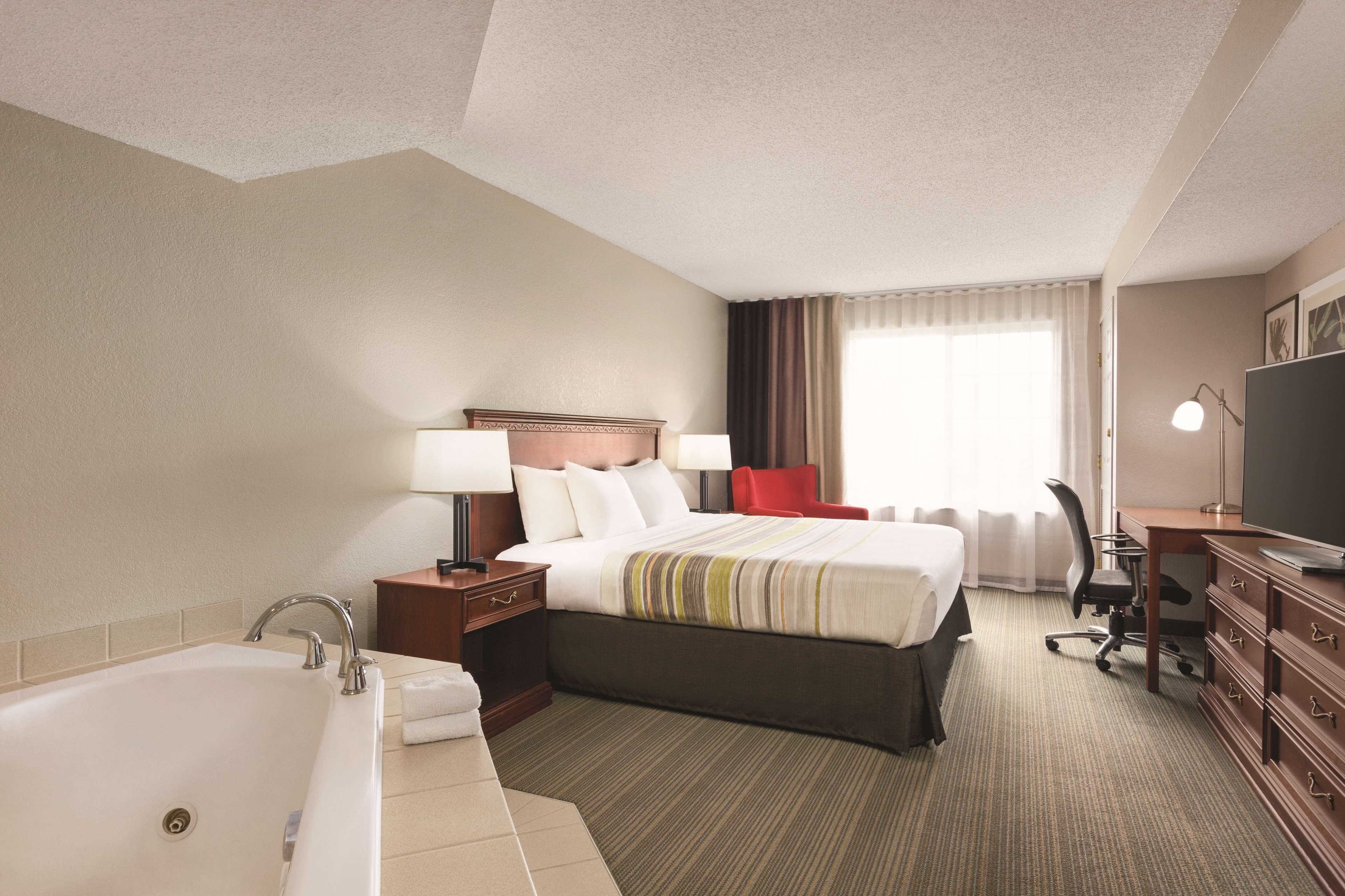 Country Inn & Suites by Radisson, Willmar, MN — 6