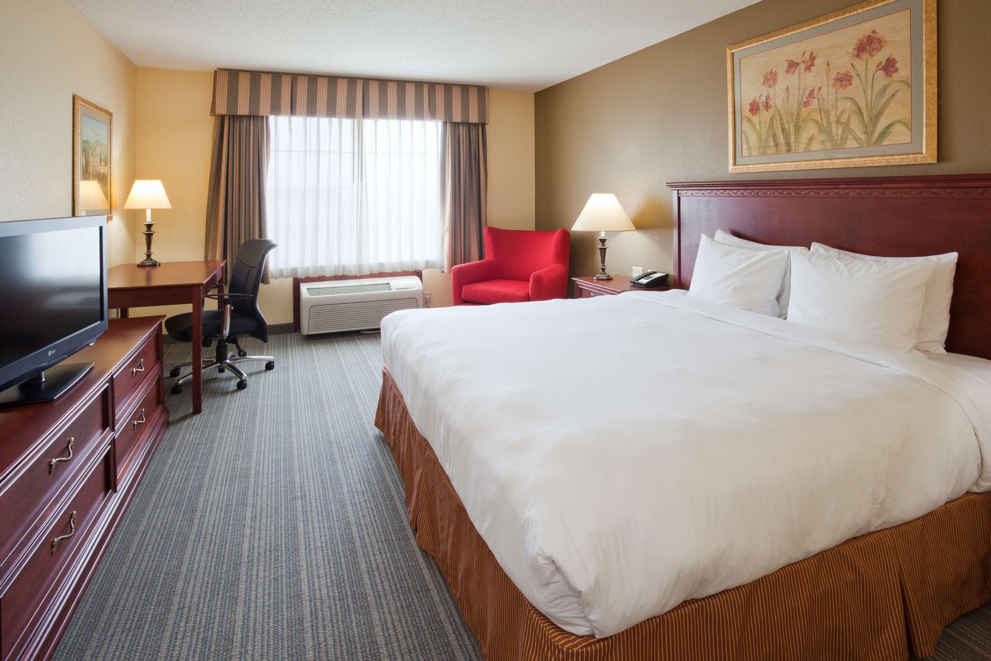 Country Inn & Suites by Radisson, Willmar, MN — 3