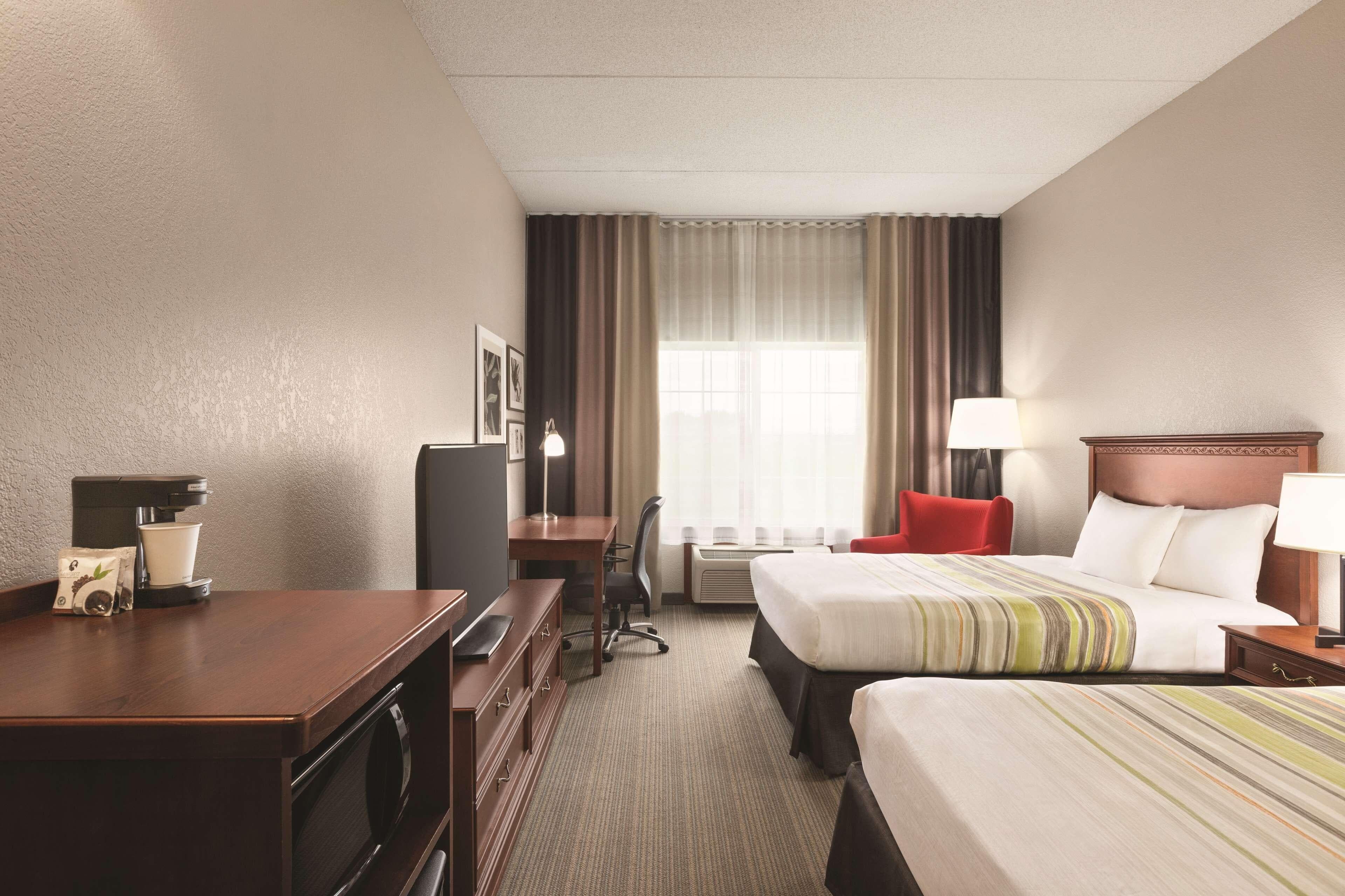 Country Inn & Suites by Radisson, Willmar, MN — 9
