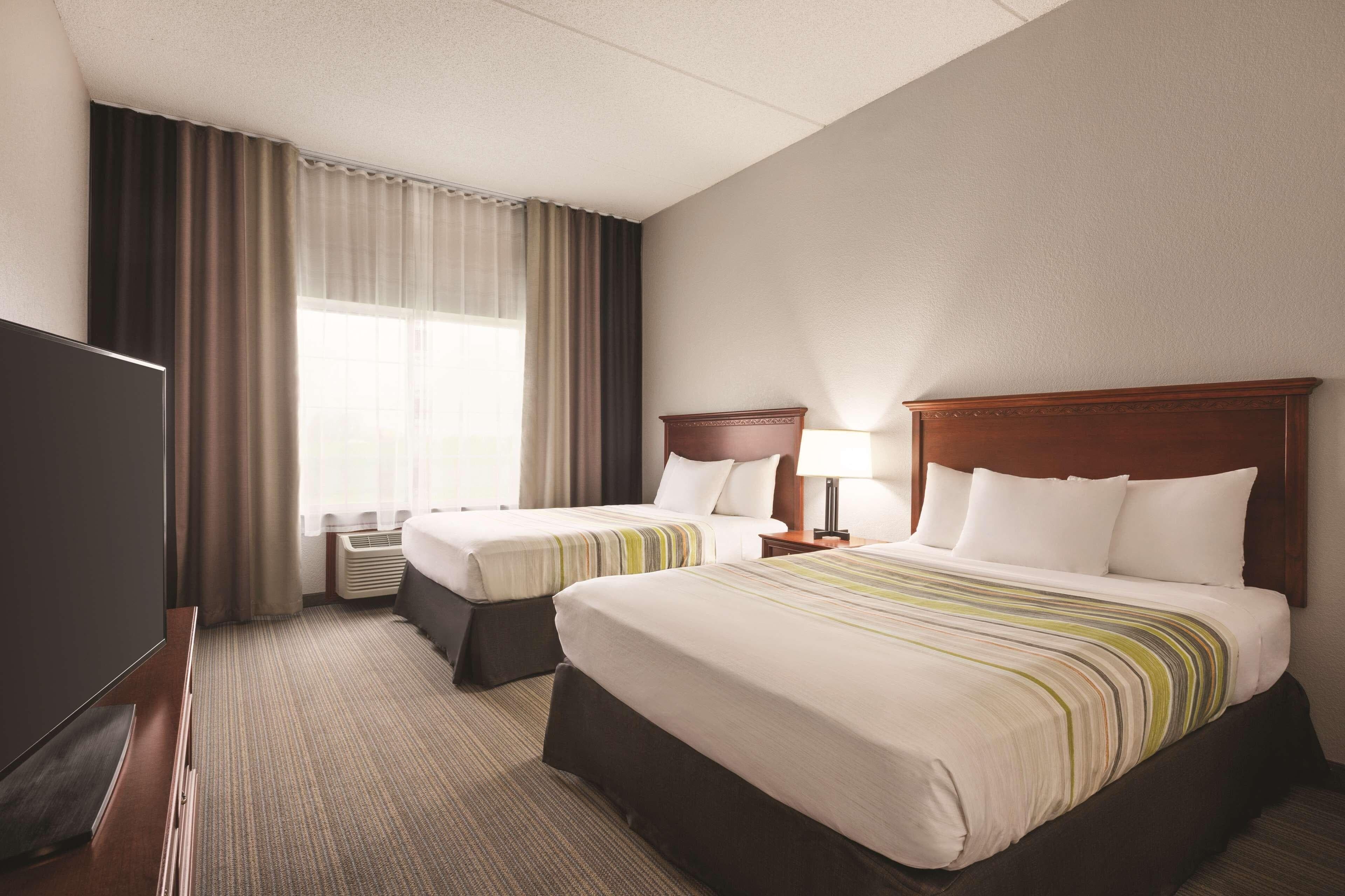Country Inn & Suites by Radisson, Willmar, MN — 10