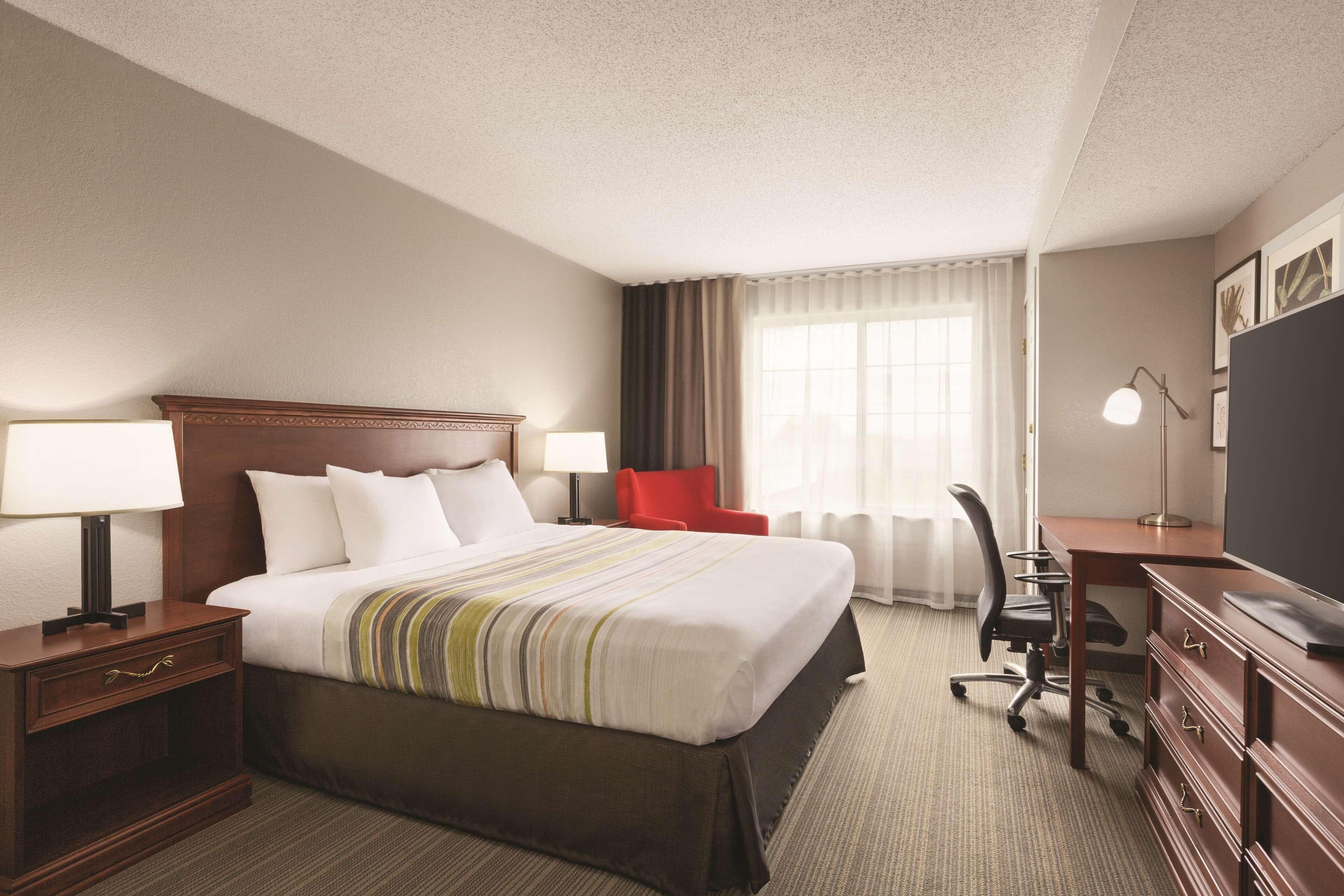 Country Inn & Suites by Radisson, Willmar, MN — 7